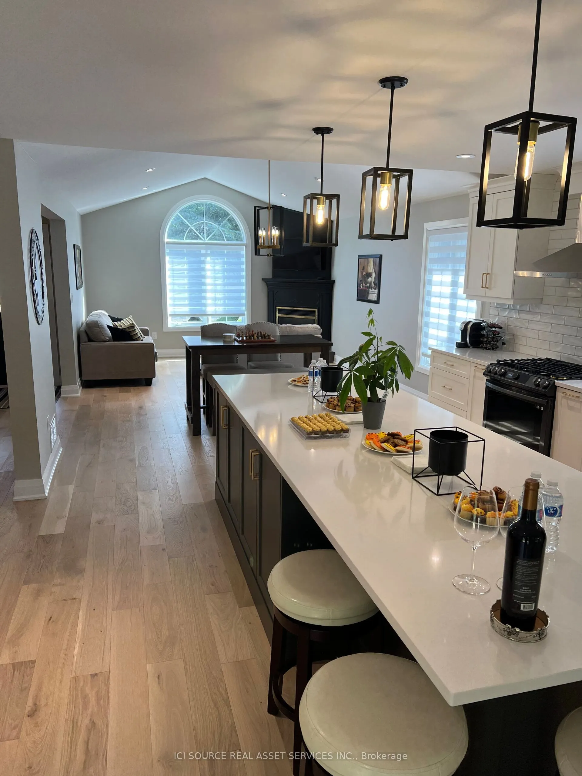 26 Oakridge Boulevard