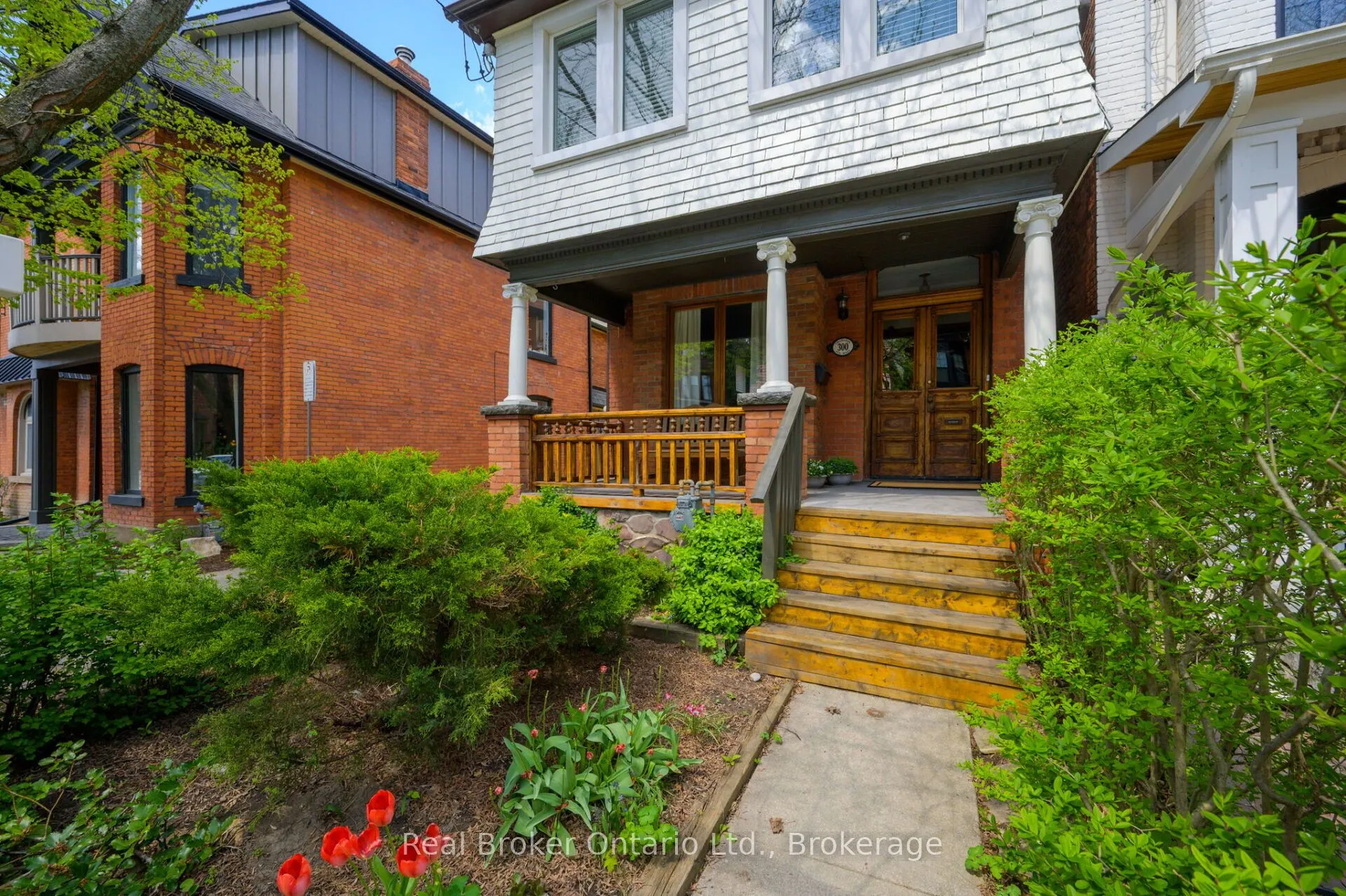 300 Charlton Avenue W