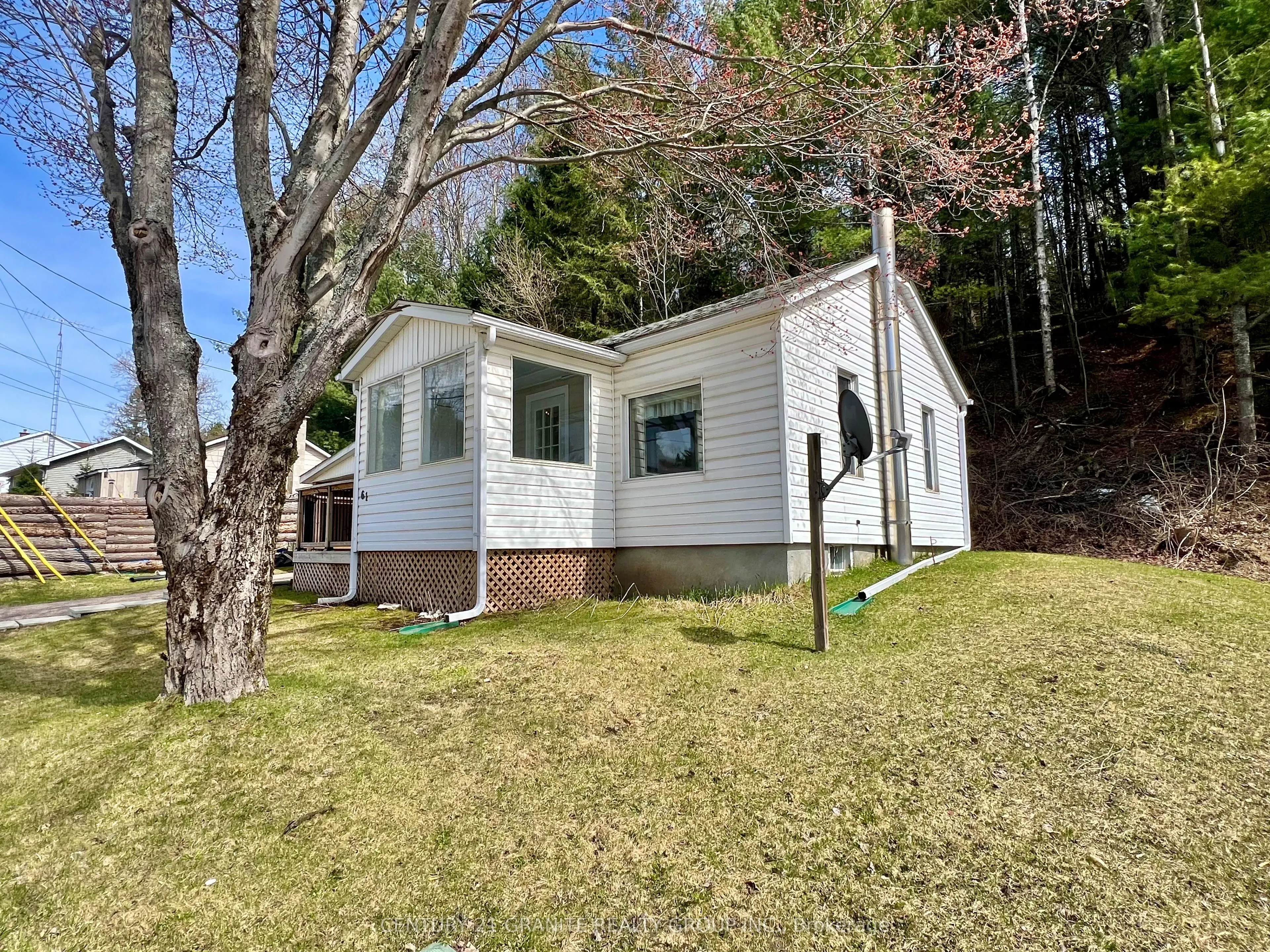 61 Bridge Street E