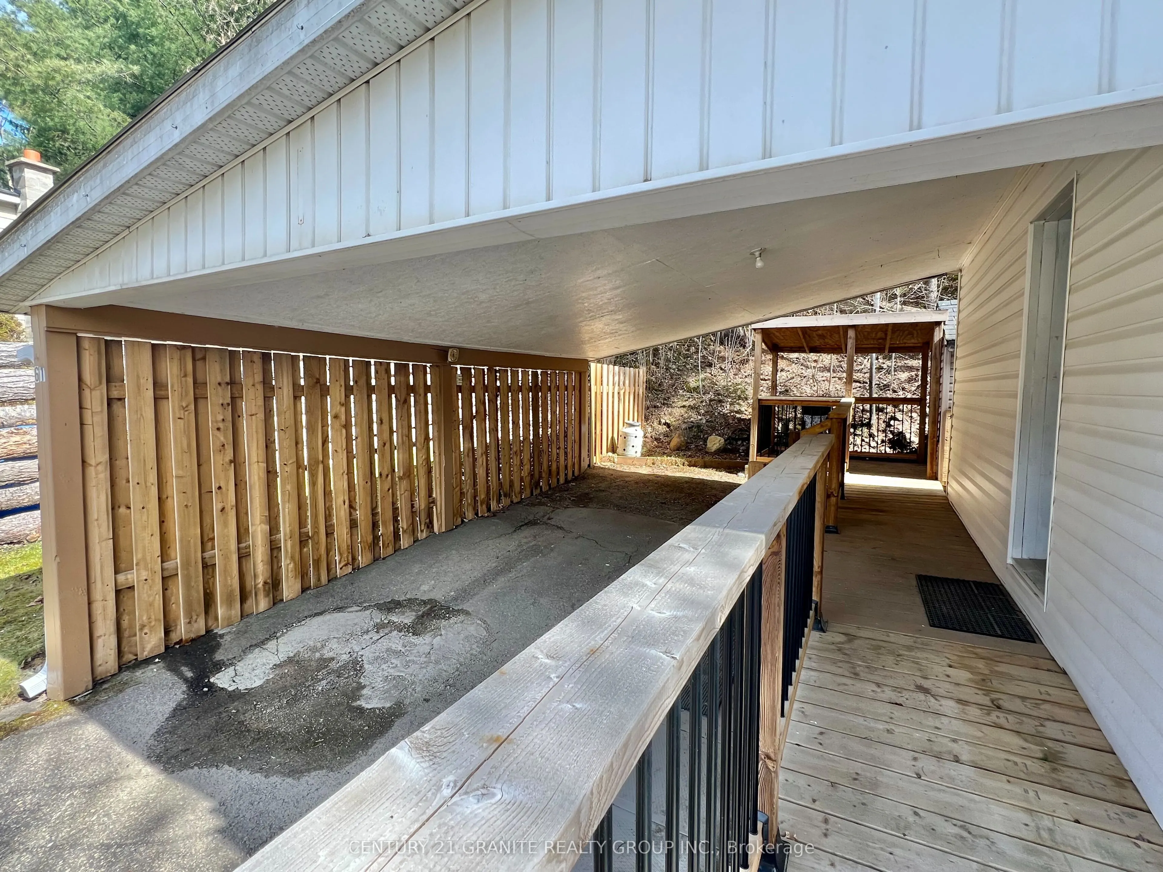 61 Bridge Street E