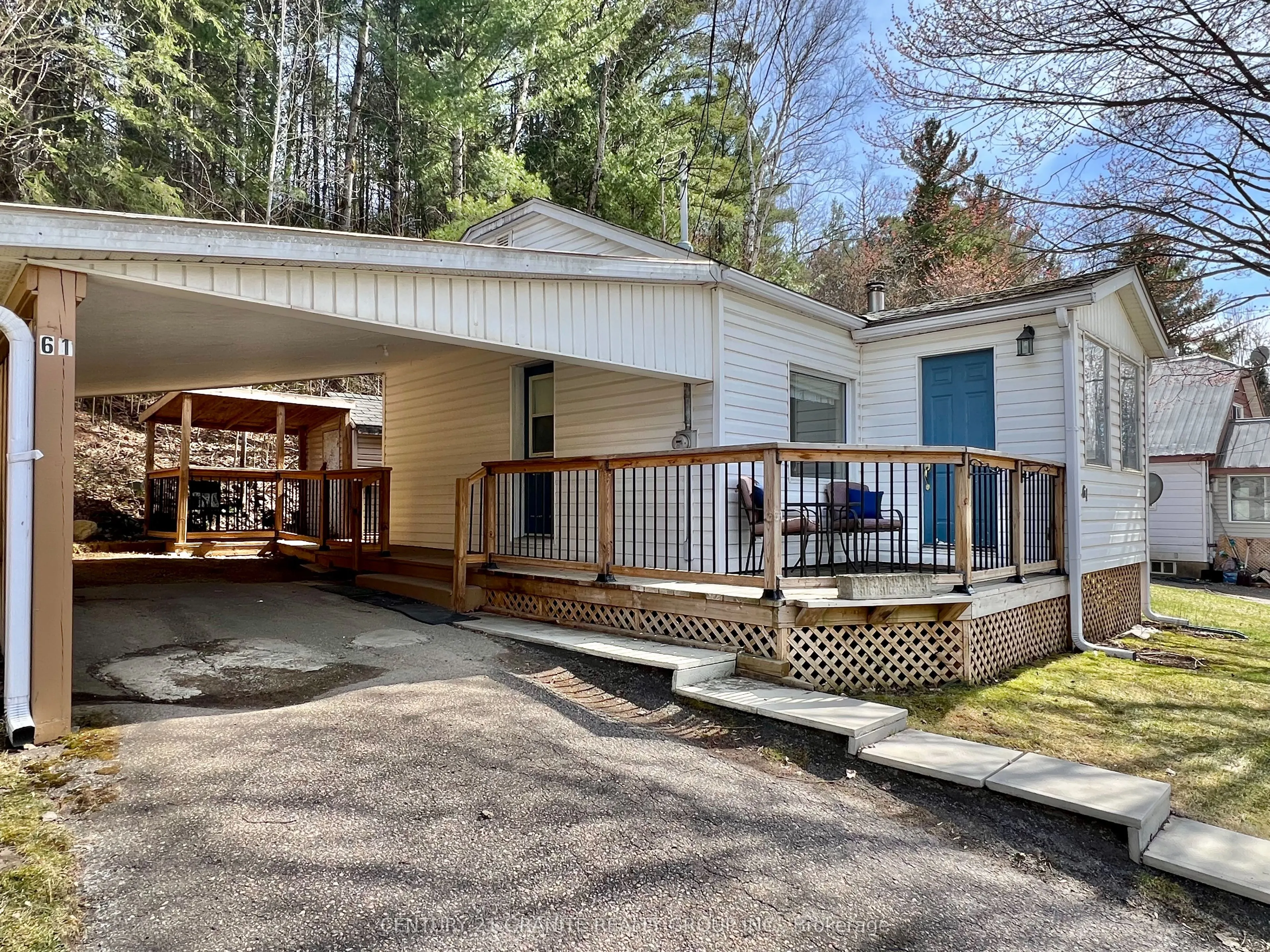 61 Bridge Street E