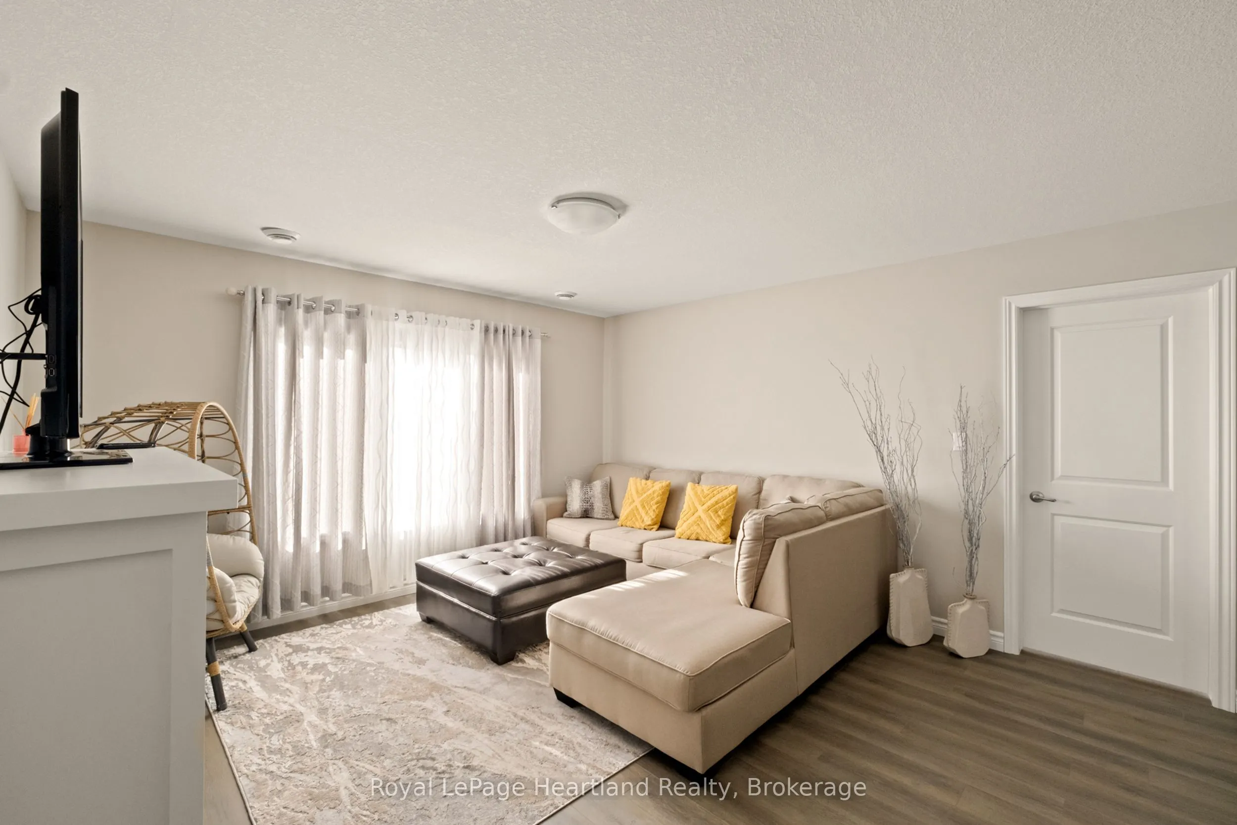 140 LAKE BREEZE Drive, #140