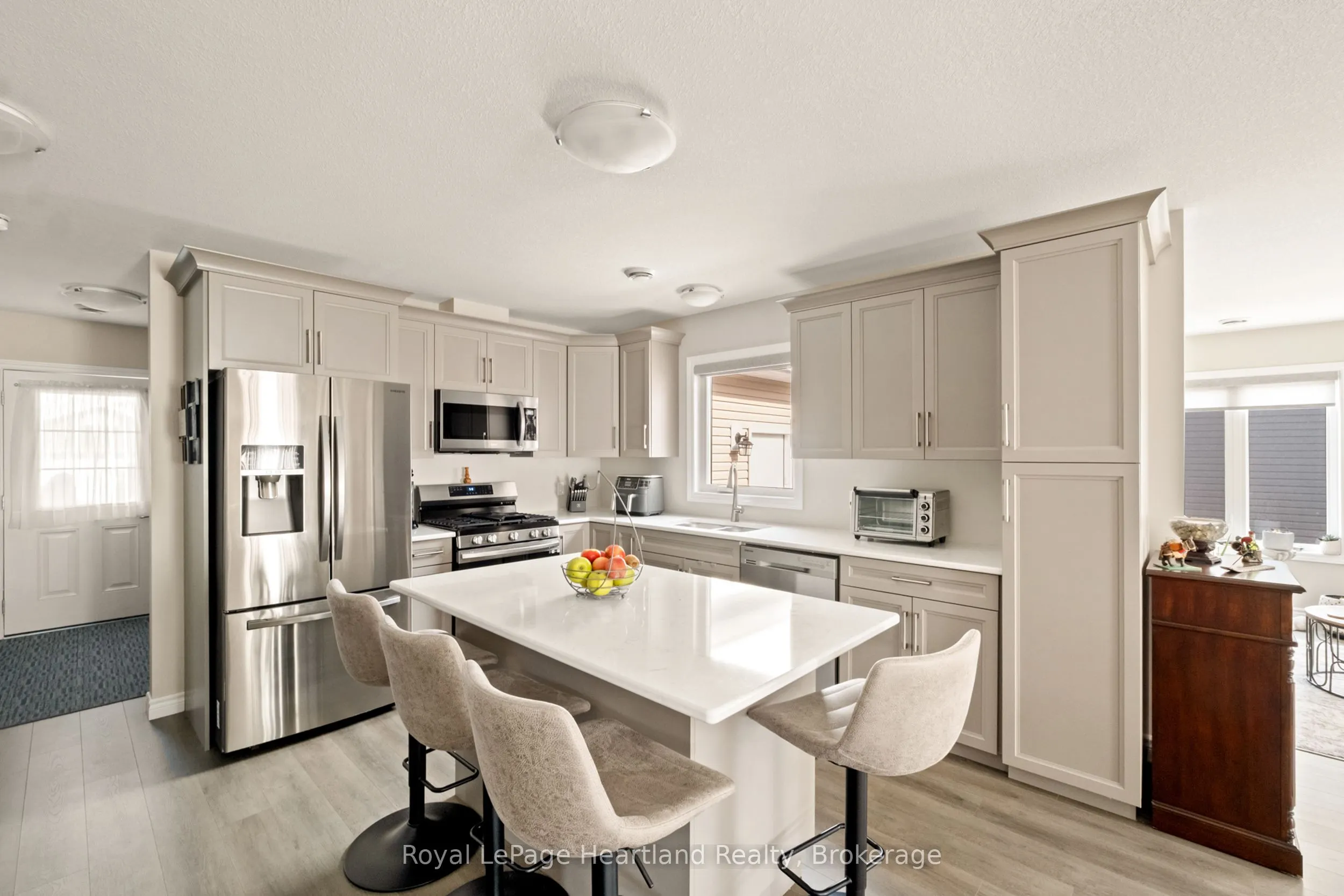 140 LAKE BREEZE Drive, #140