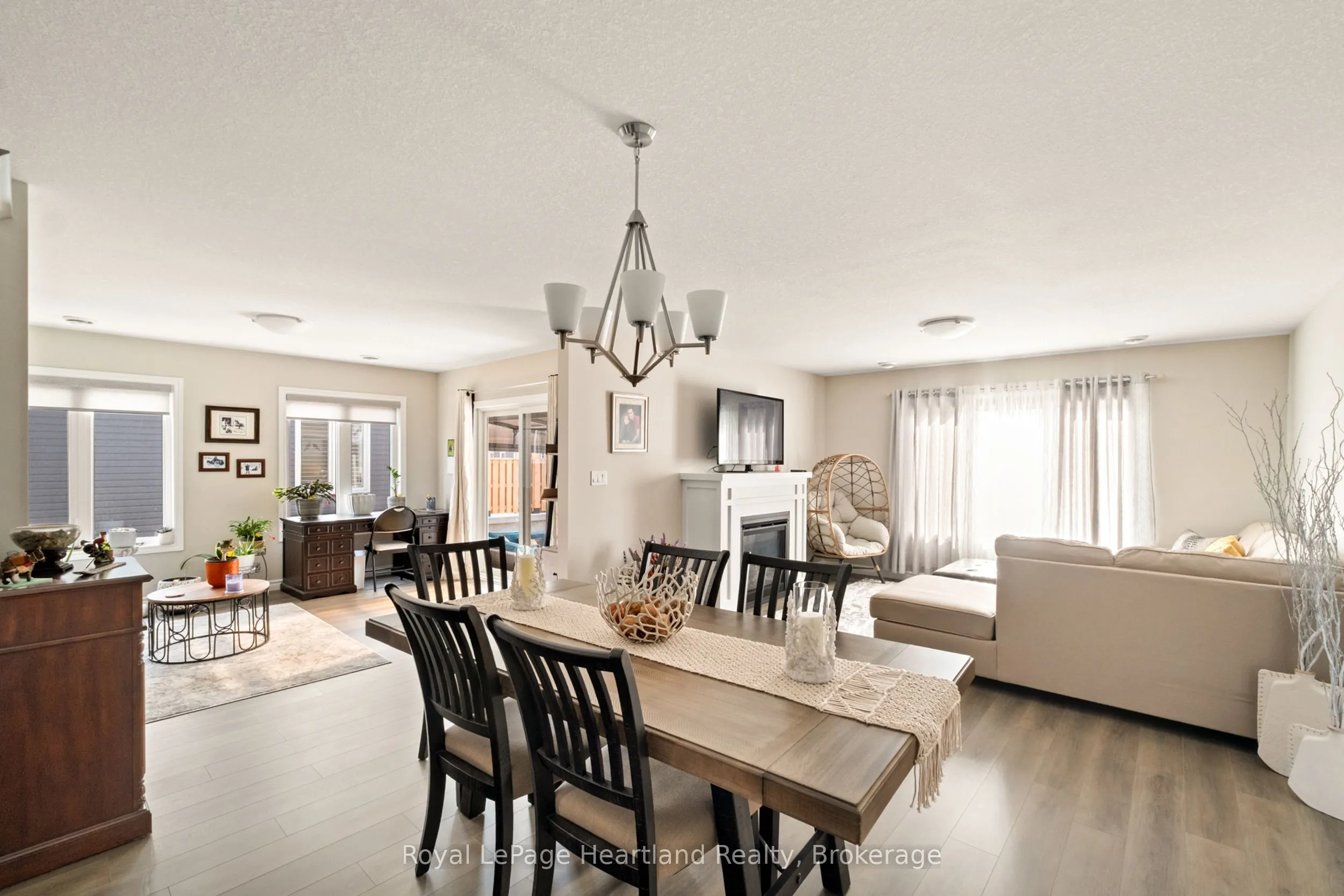 140 LAKE BREEZE Drive, #140