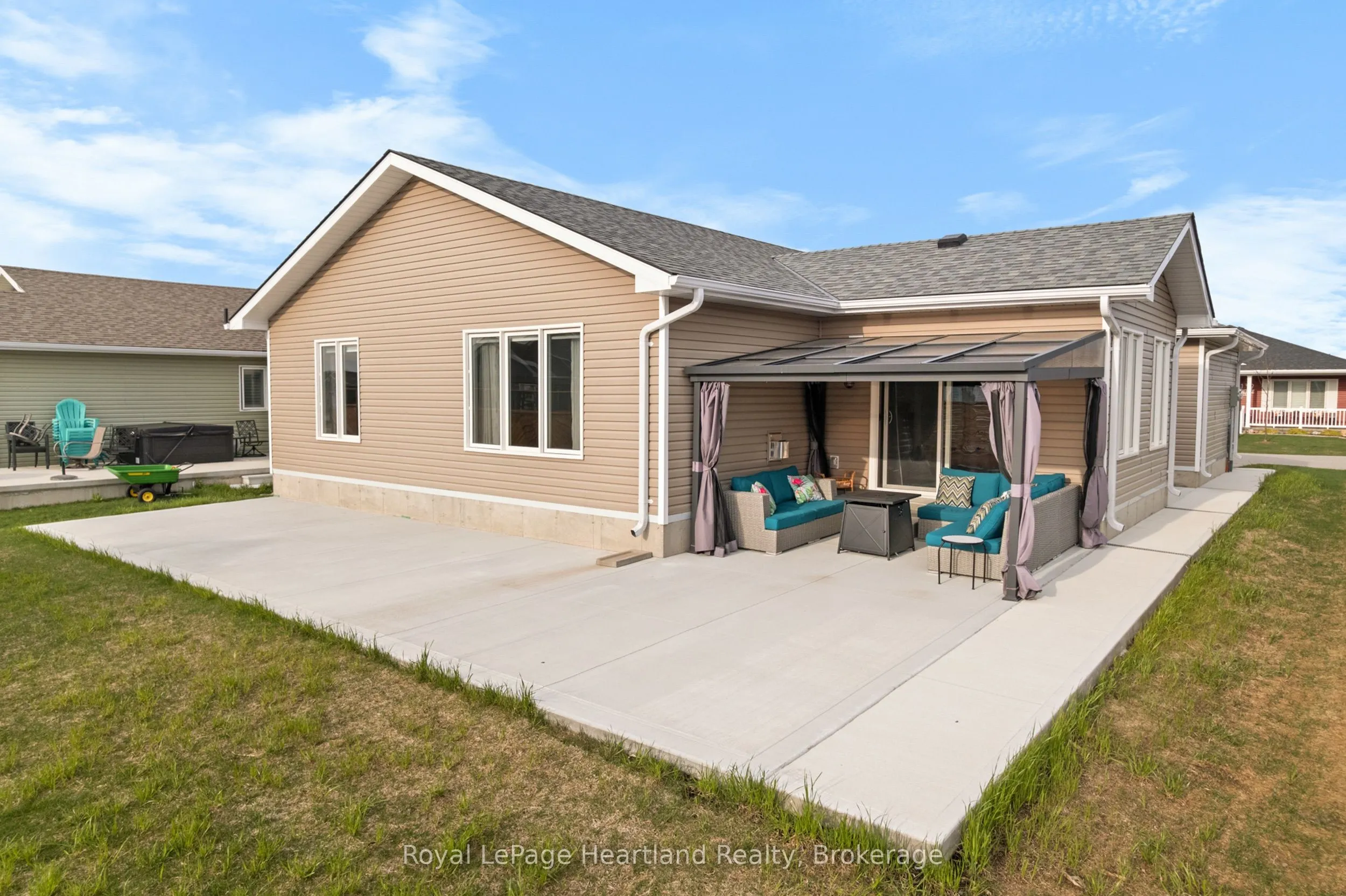140 LAKE BREEZE Drive, #140