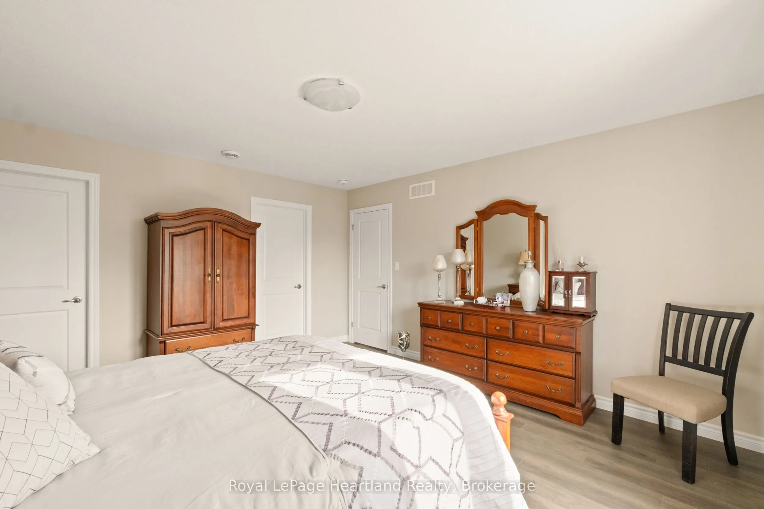 140 LAKE BREEZE Drive, #140