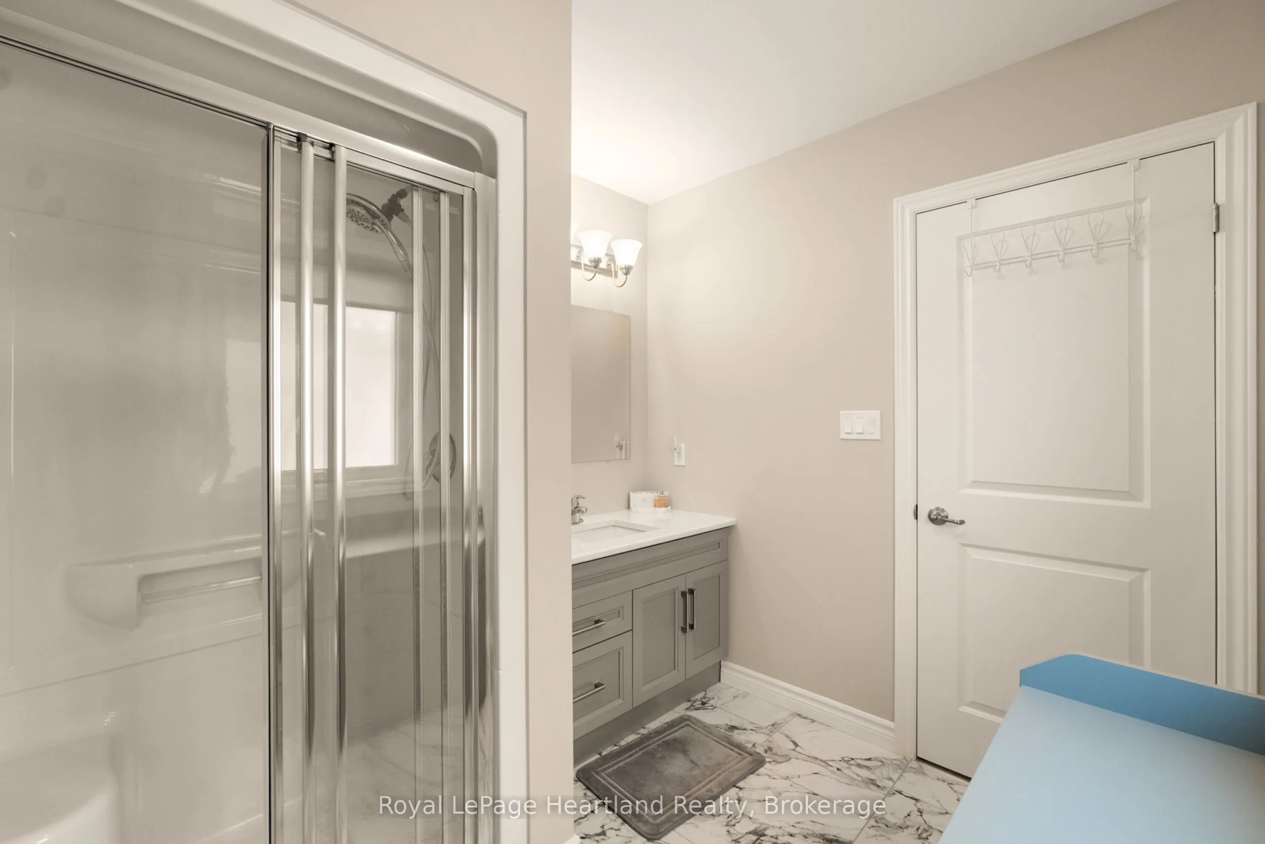 140 LAKE BREEZE Drive, #140