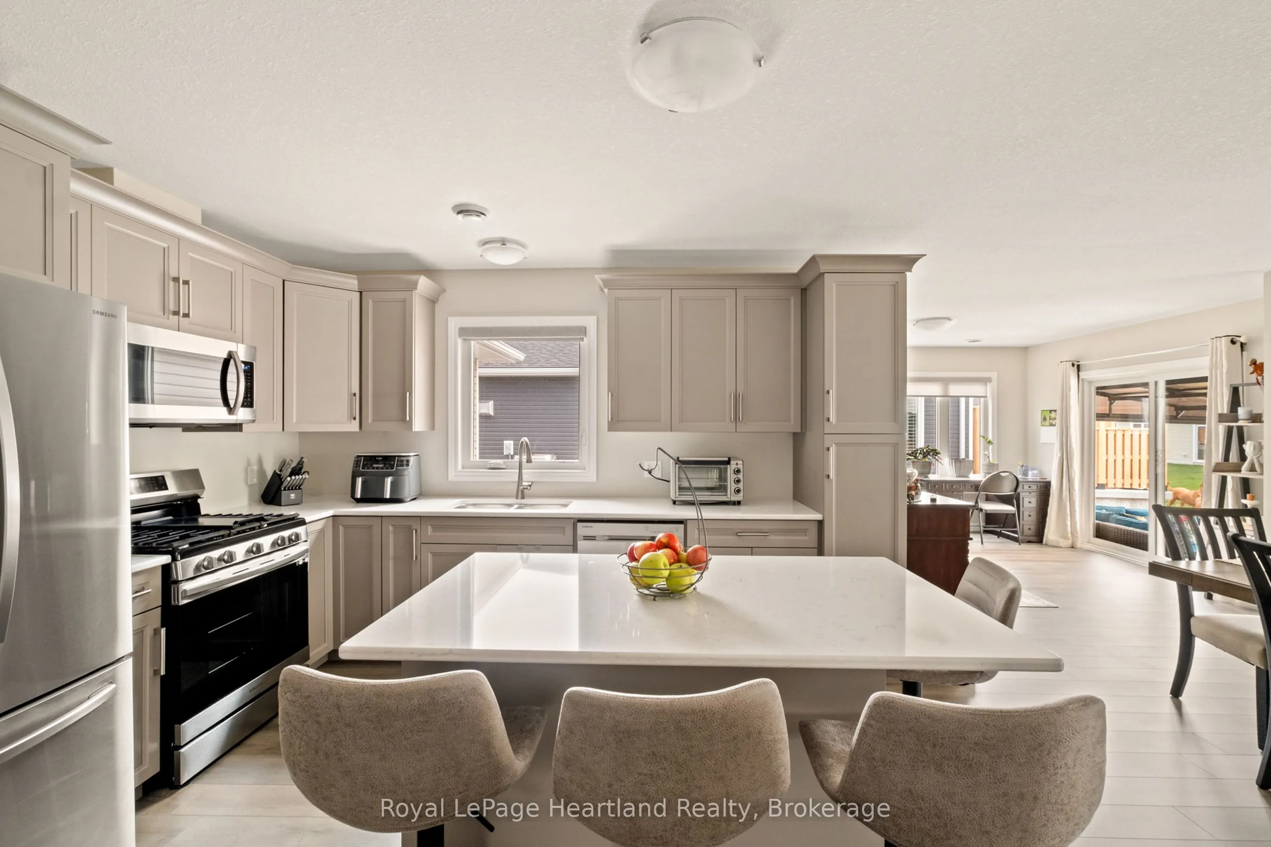 140 LAKE BREEZE Drive, #140