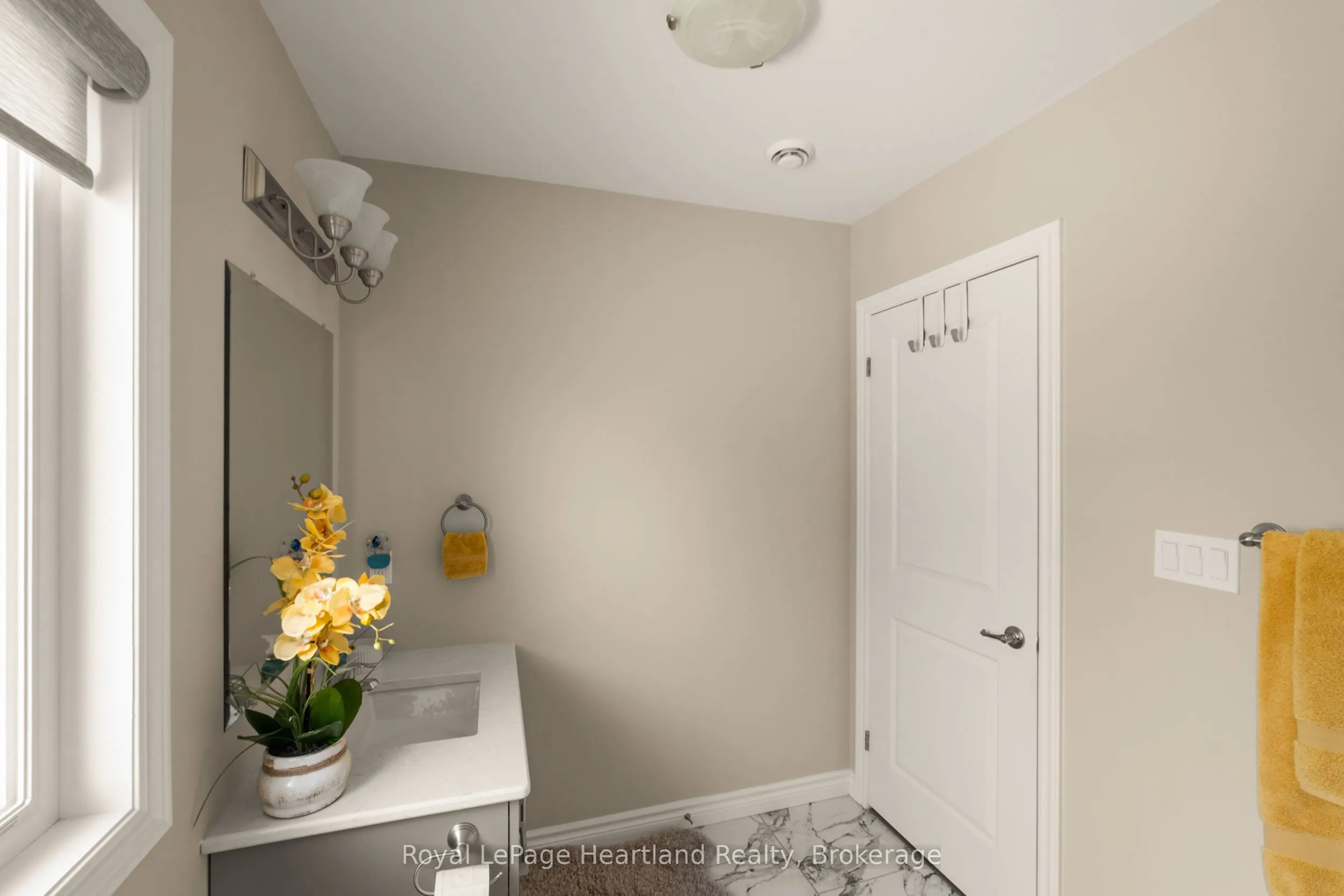 140 LAKE BREEZE Drive, #140