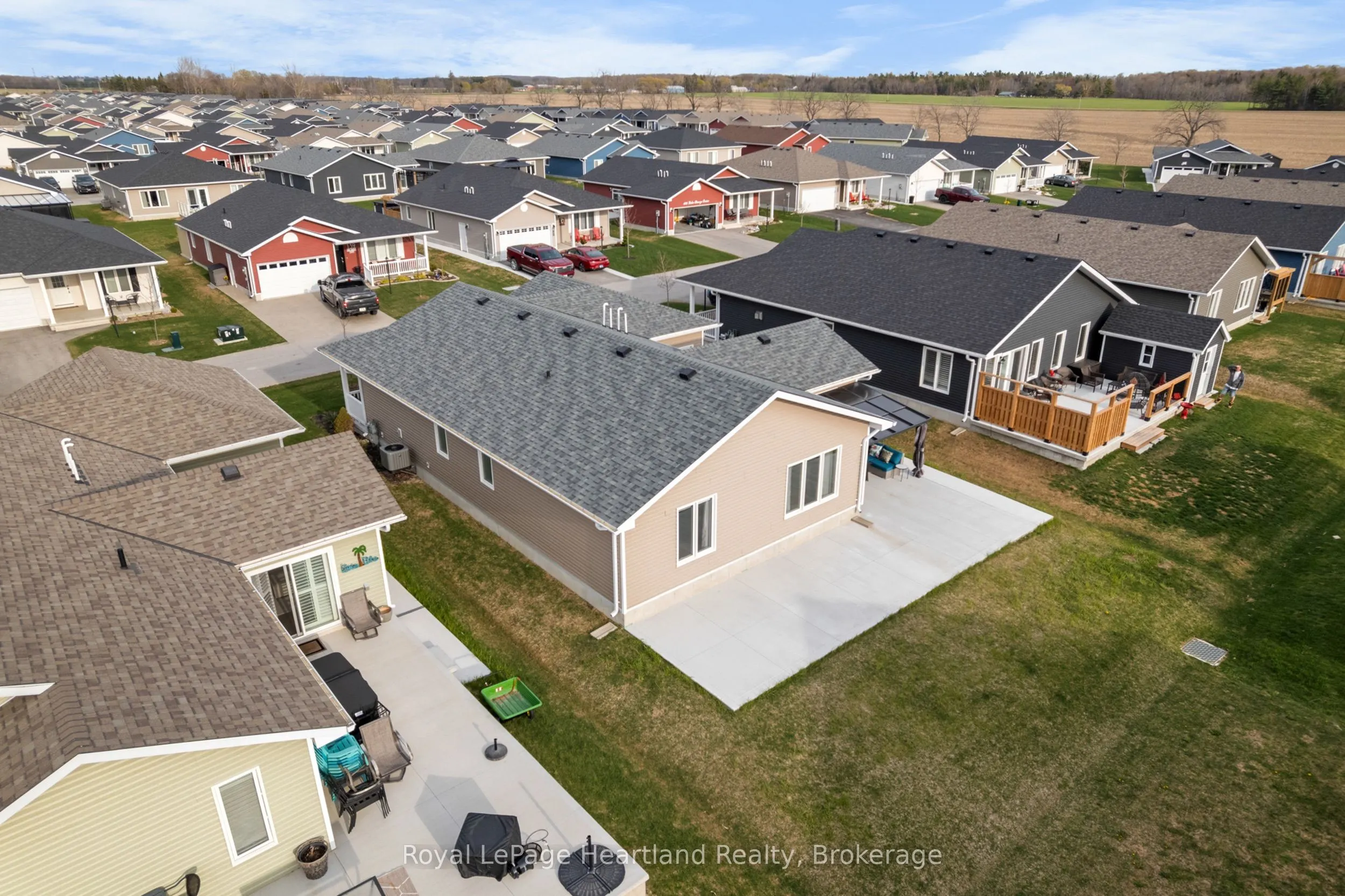 140 LAKE BREEZE Drive, #140