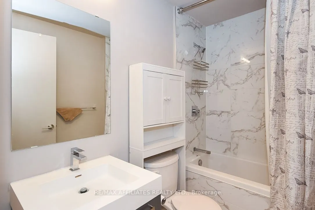203 Catherine Street, #1709