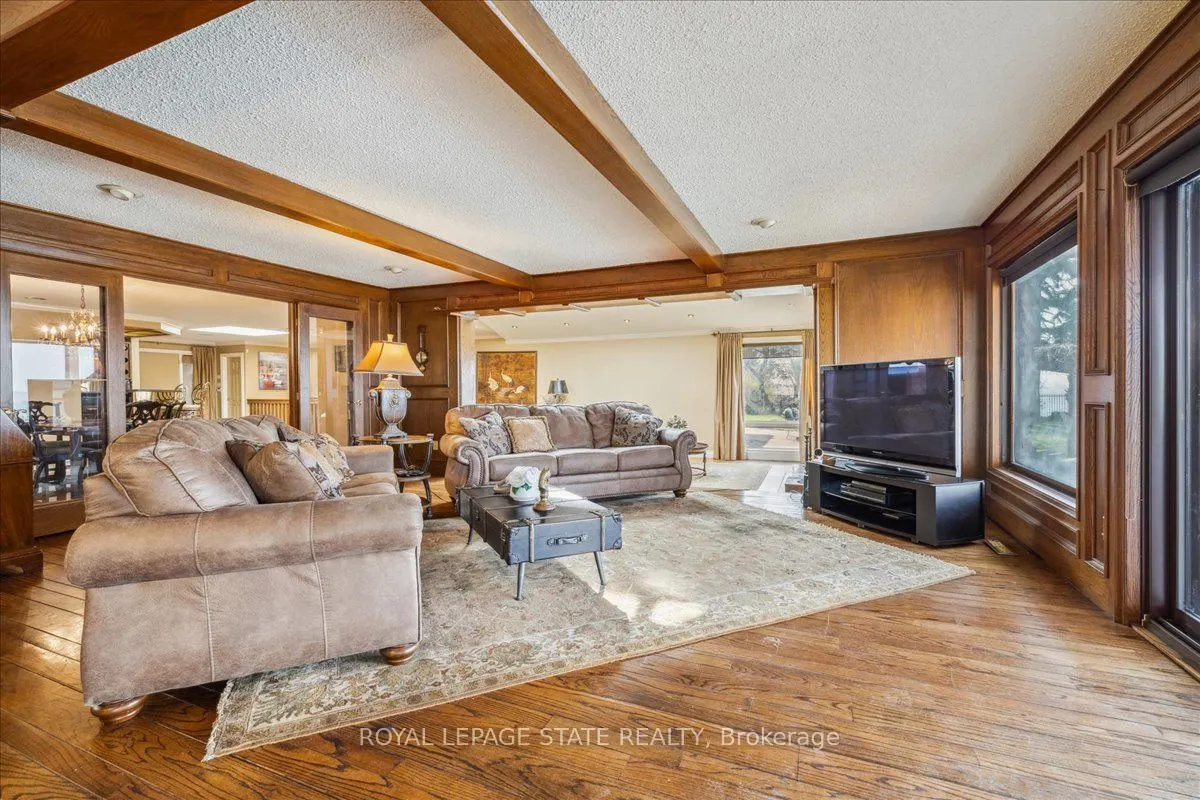 7 Lakegate Drive