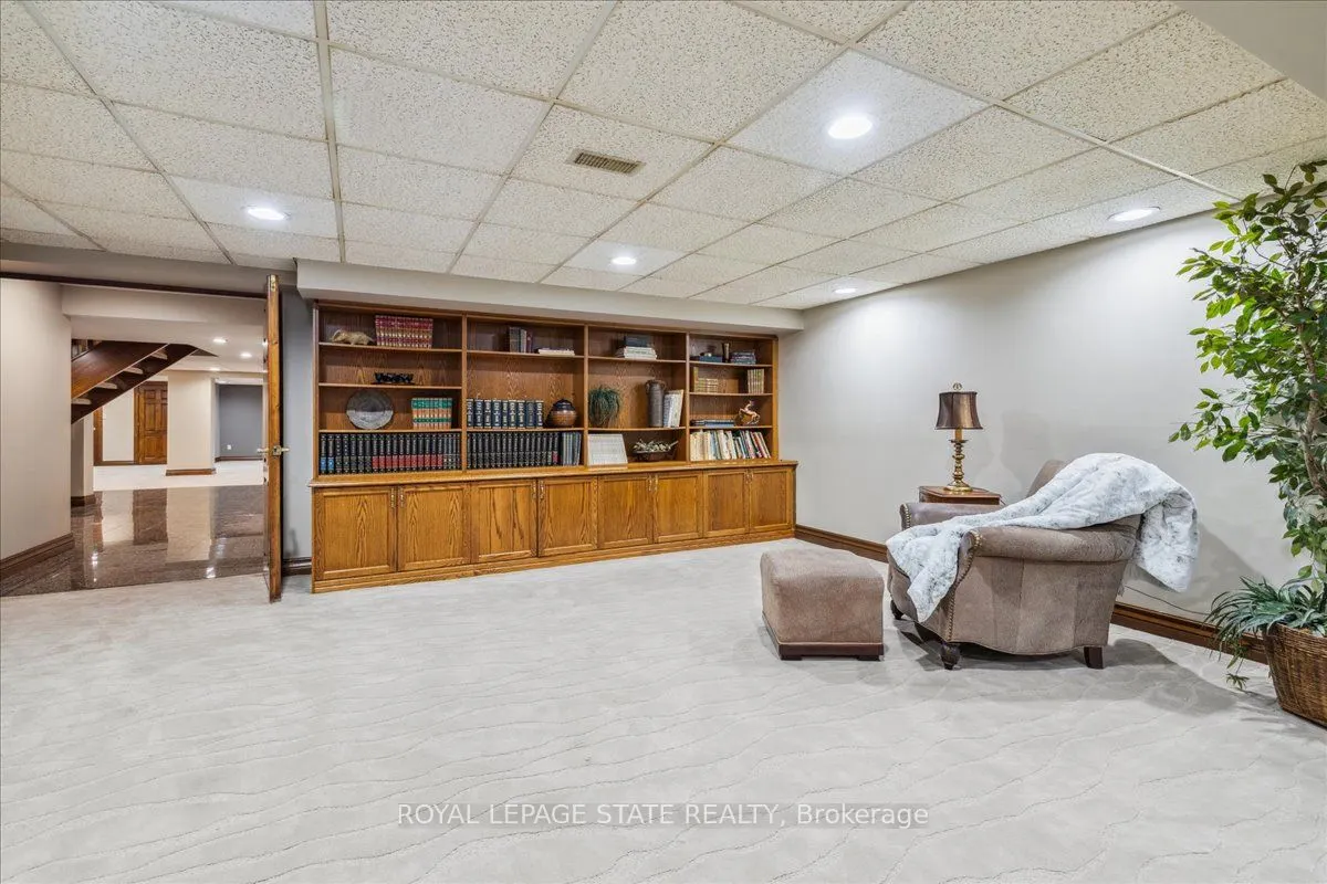 7 Lakegate Drive