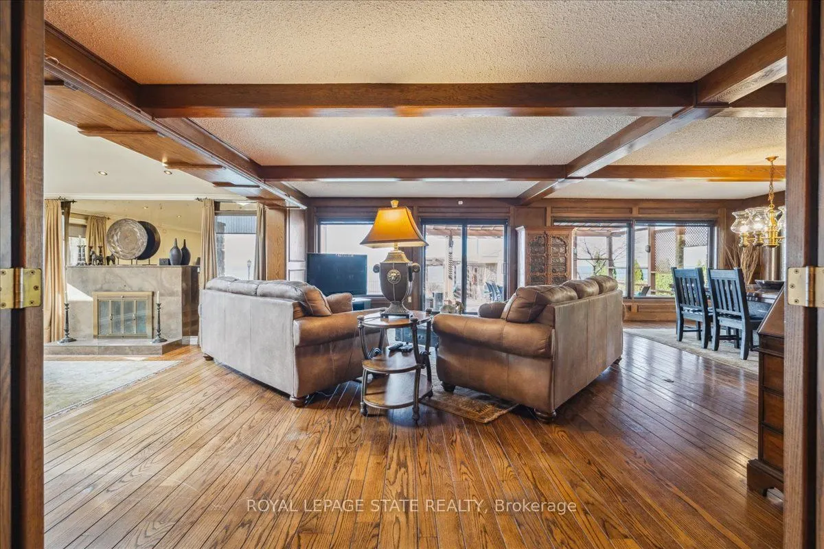 7 Lakegate Drive