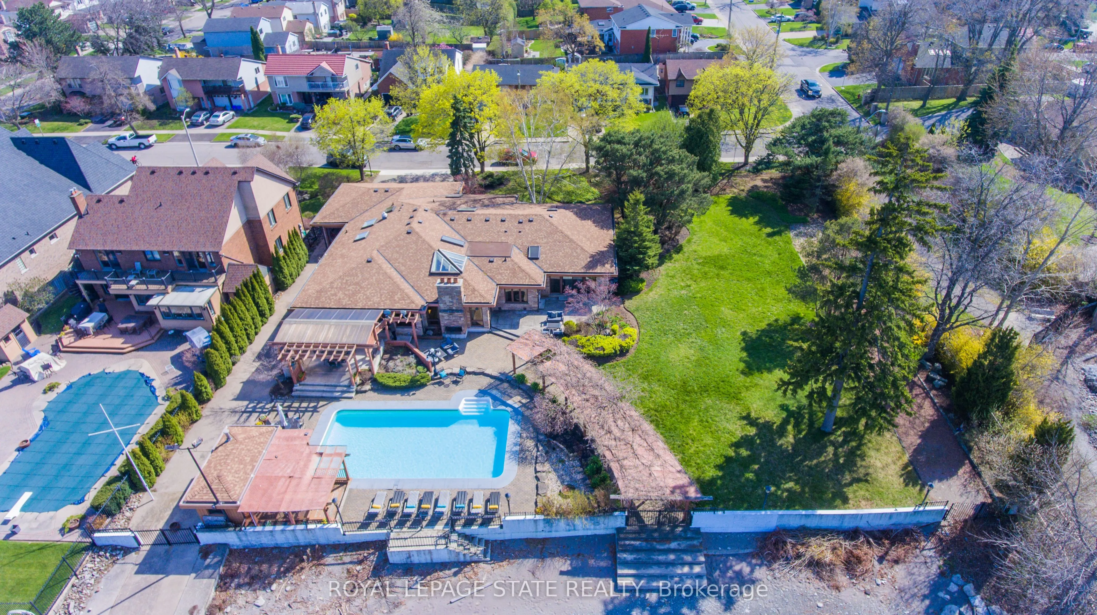 7 Lakegate Drive