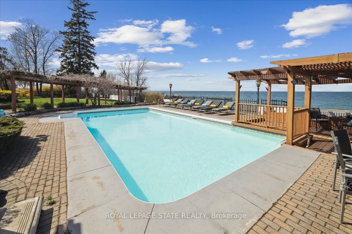 7 Lakegate Drive