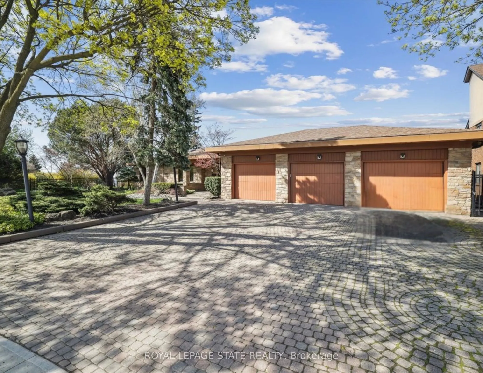 7 Lakegate Drive