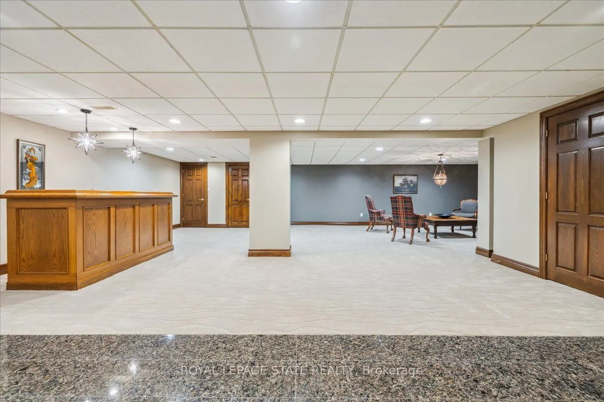 7 Lakegate Drive