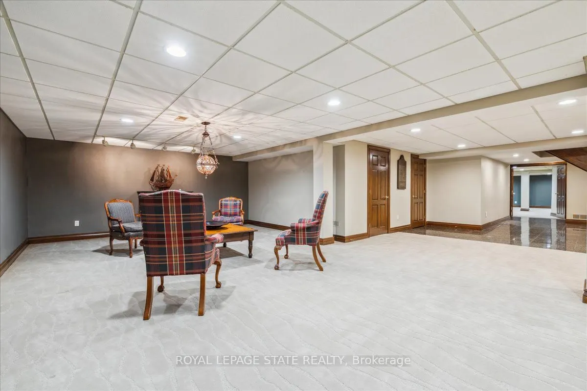 7 Lakegate Drive