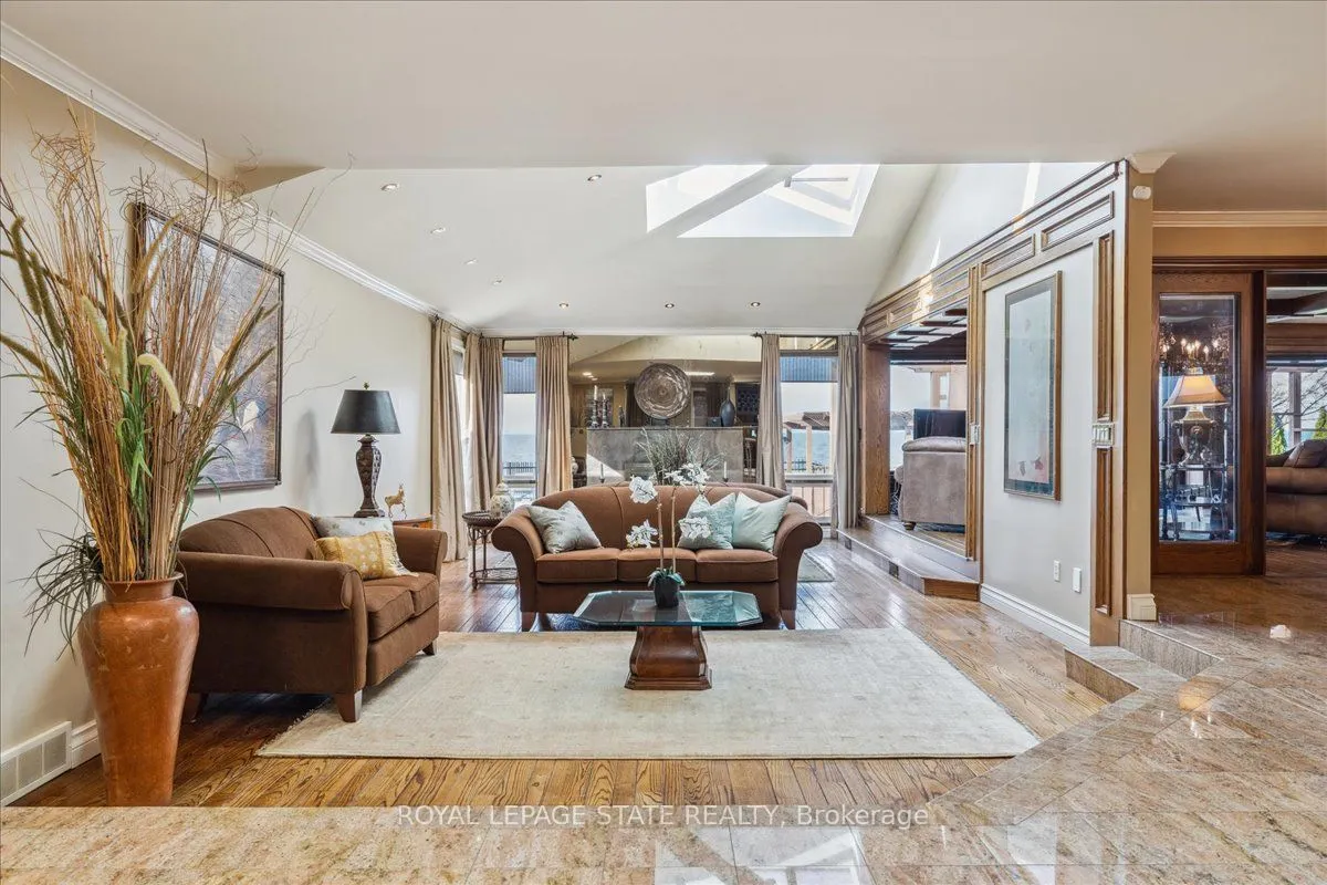 7 Lakegate Drive
