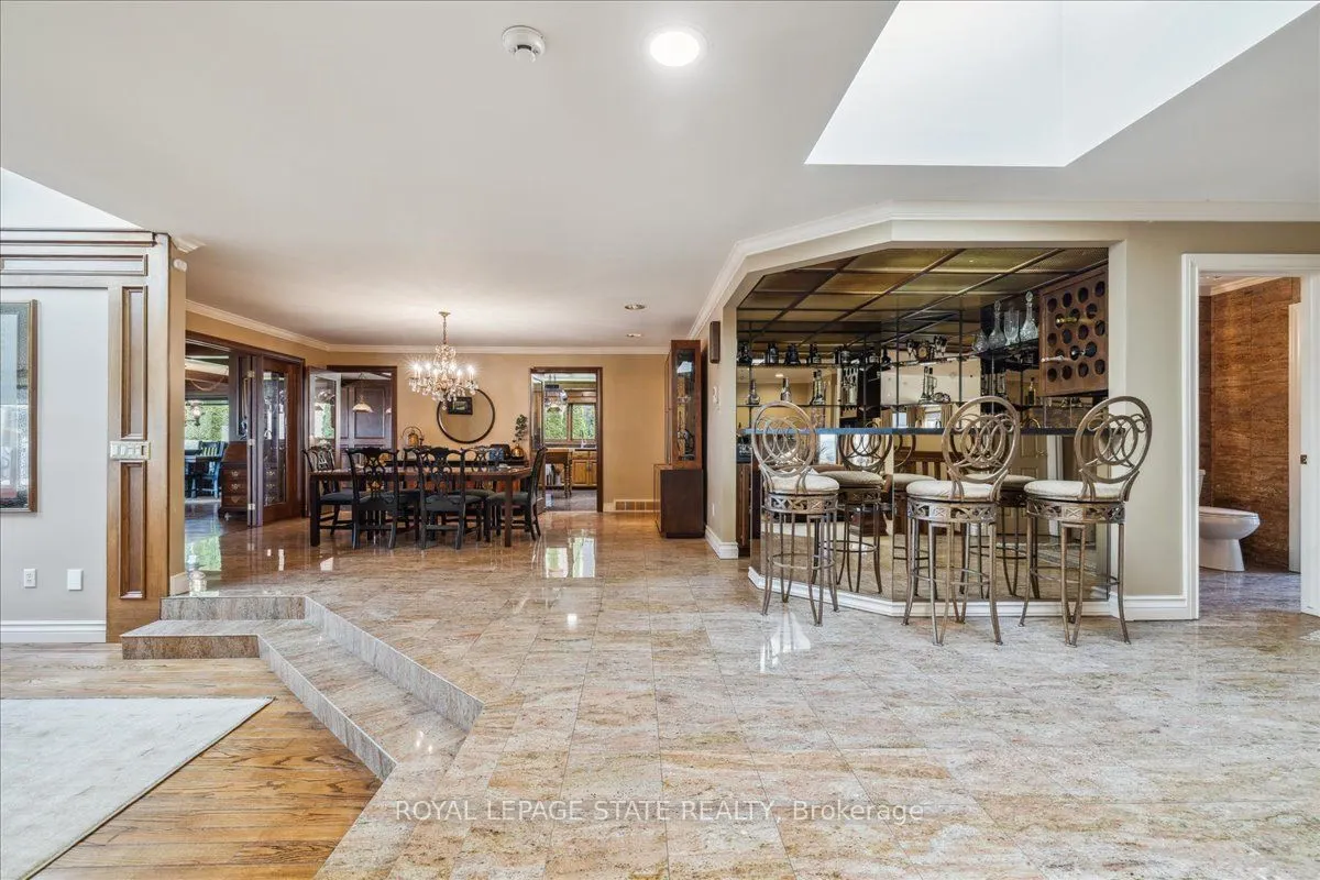 7 Lakegate Drive