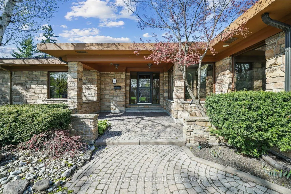 7 Lakegate Drive
