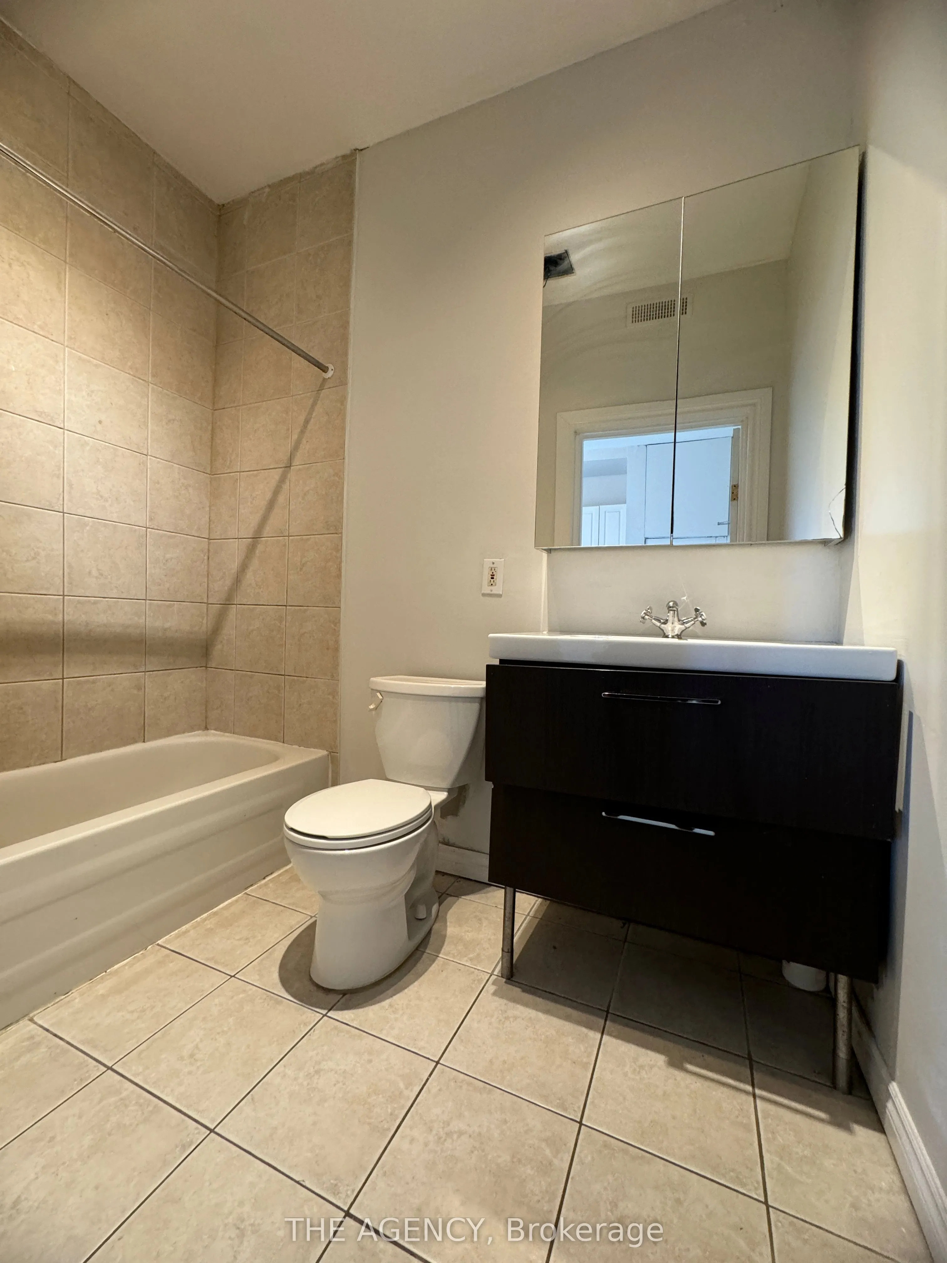 139 1/2 John Street S, #4