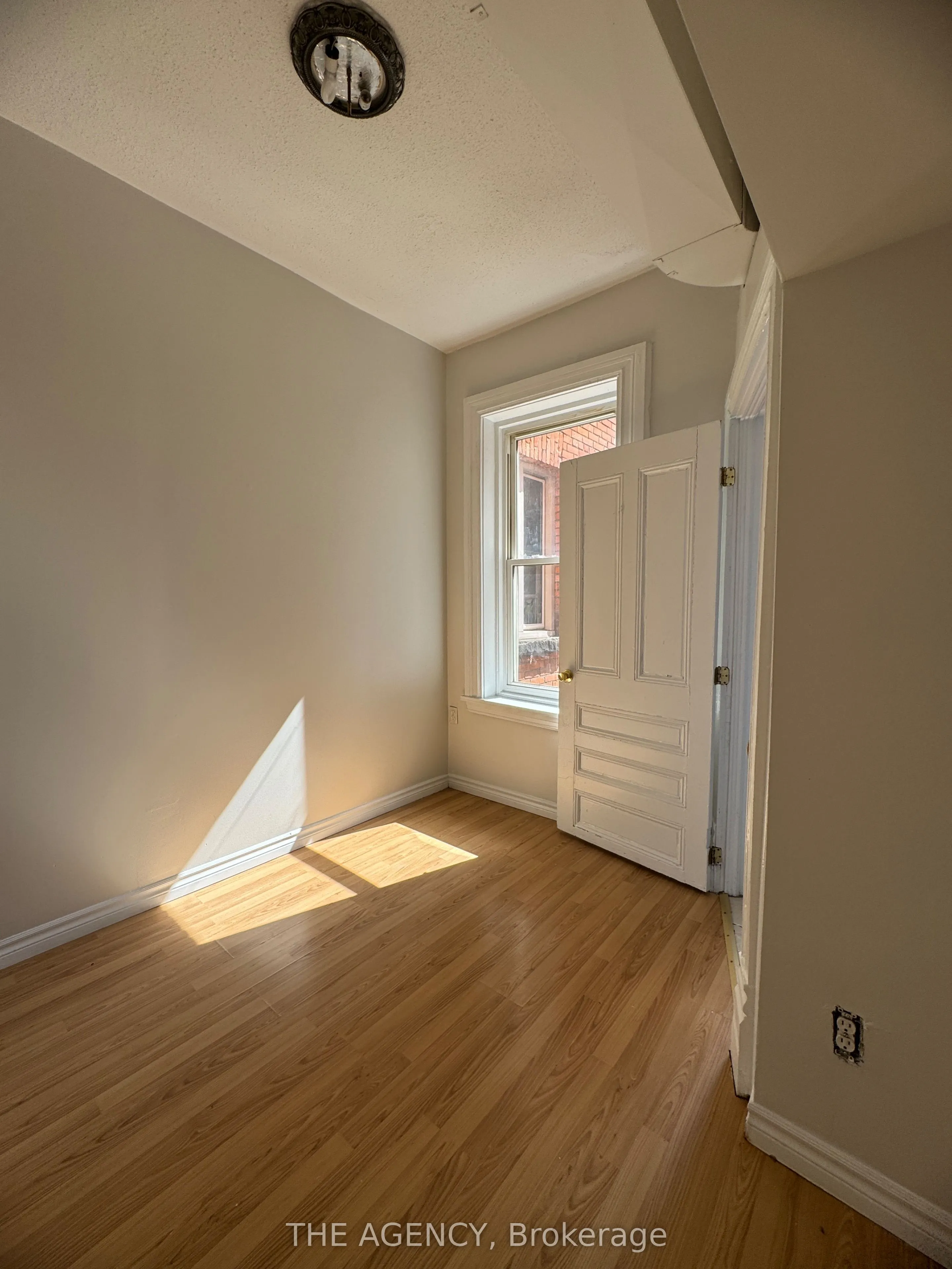 139 1/2 John Street S, #4