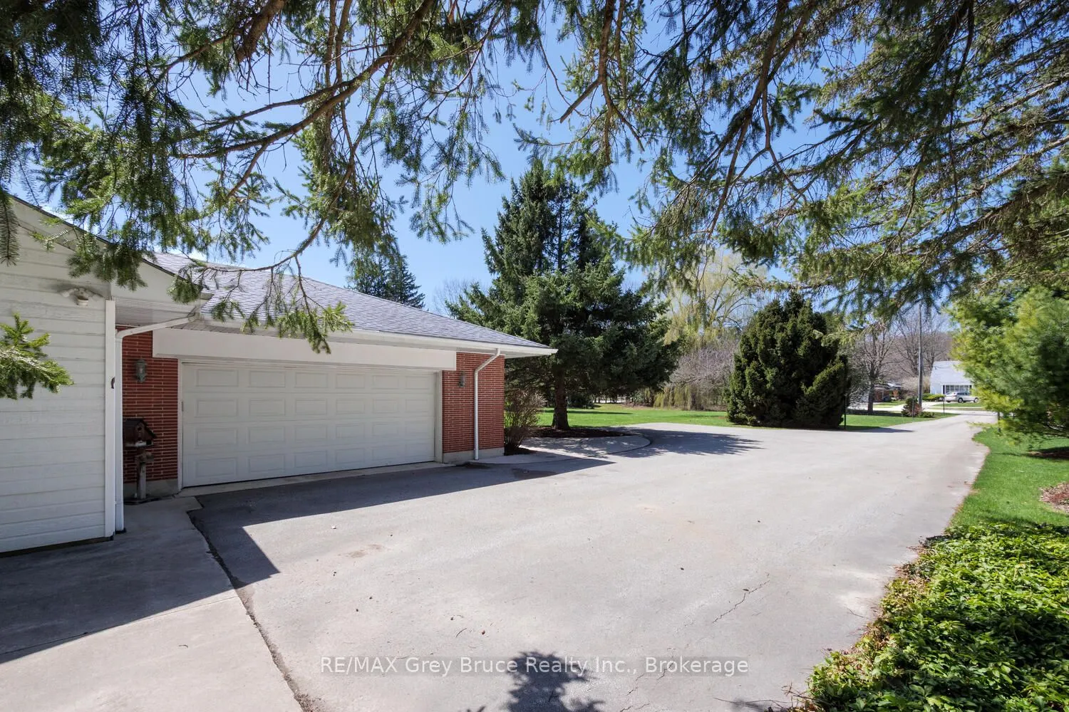 525 4th Avenue W