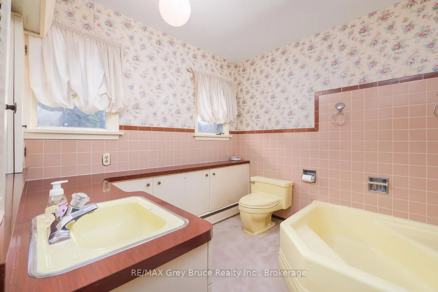 525 4th Avenue W