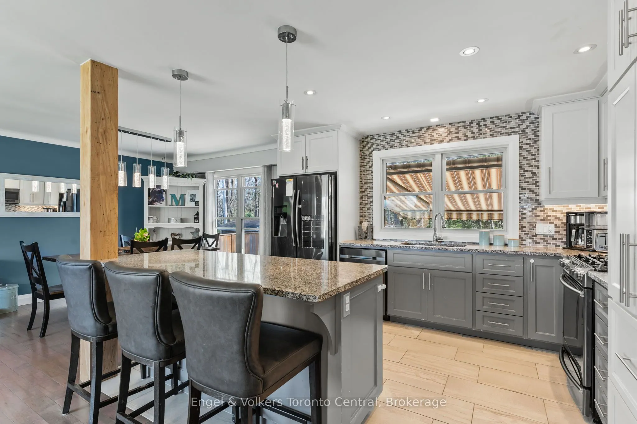 583 6th Street W