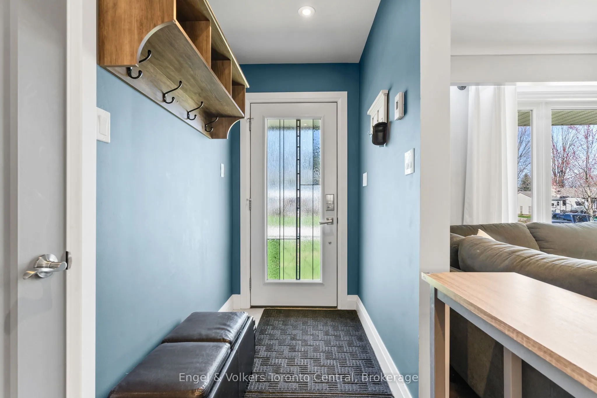 583 6th Street W