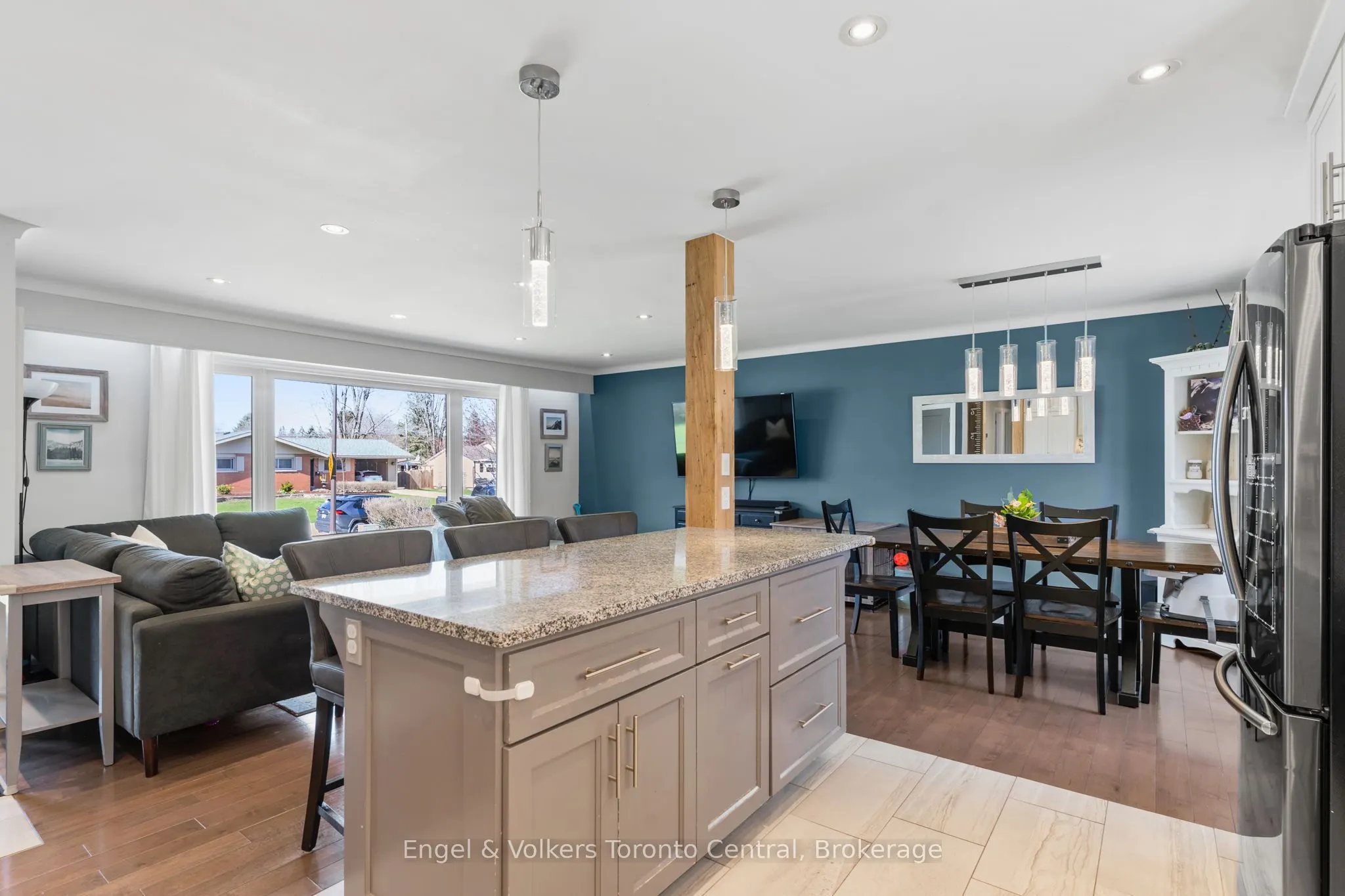 583 6th Street W