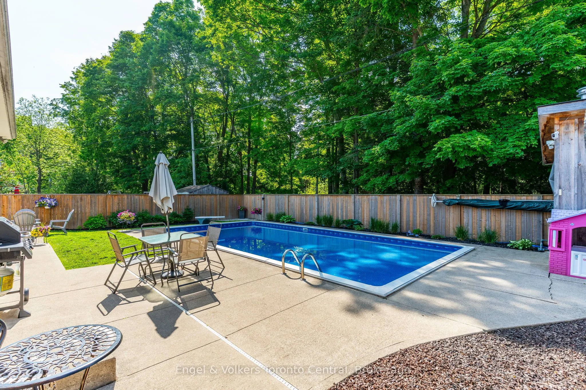 583 6th Street W