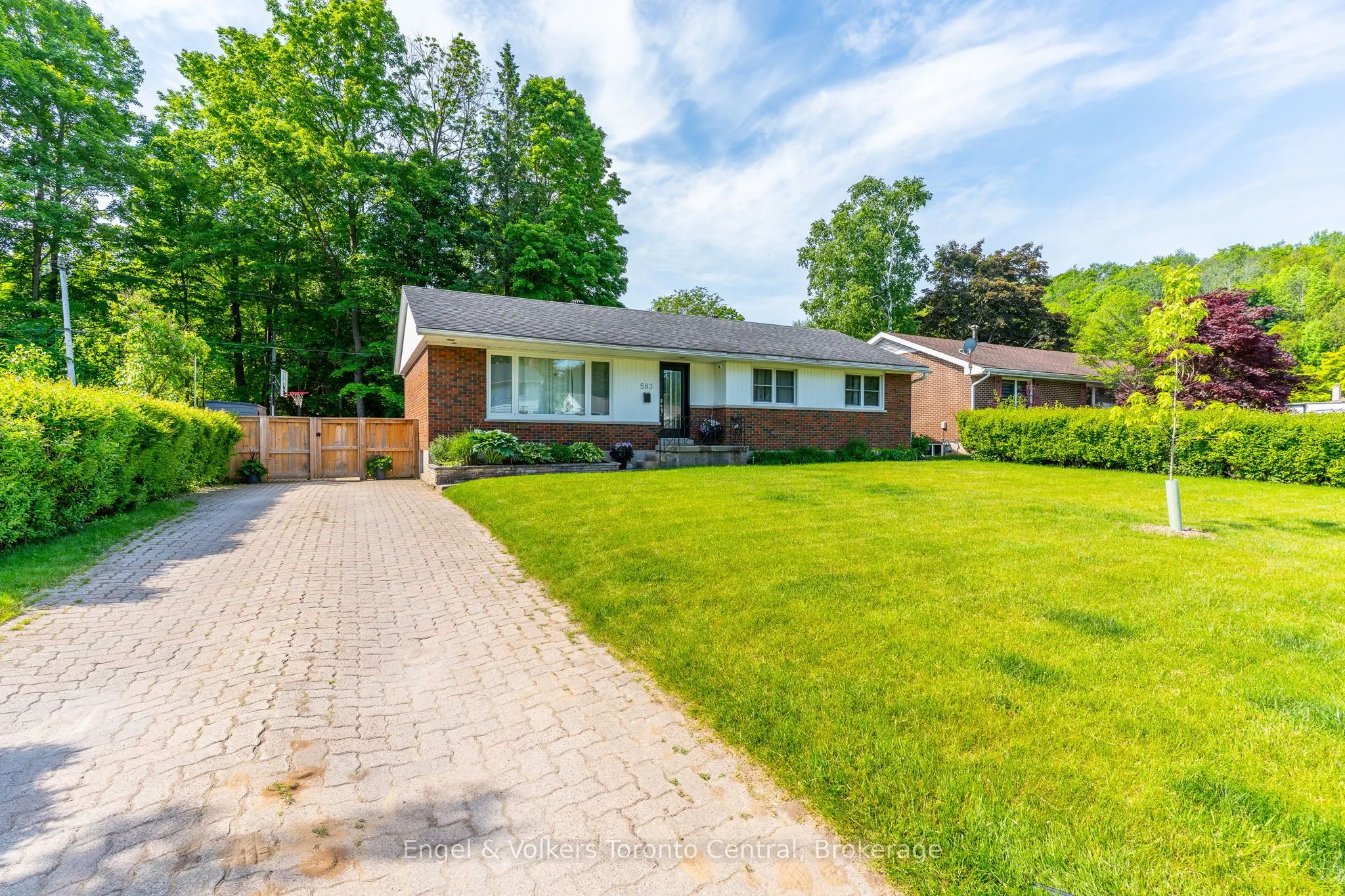 583 6th Street W