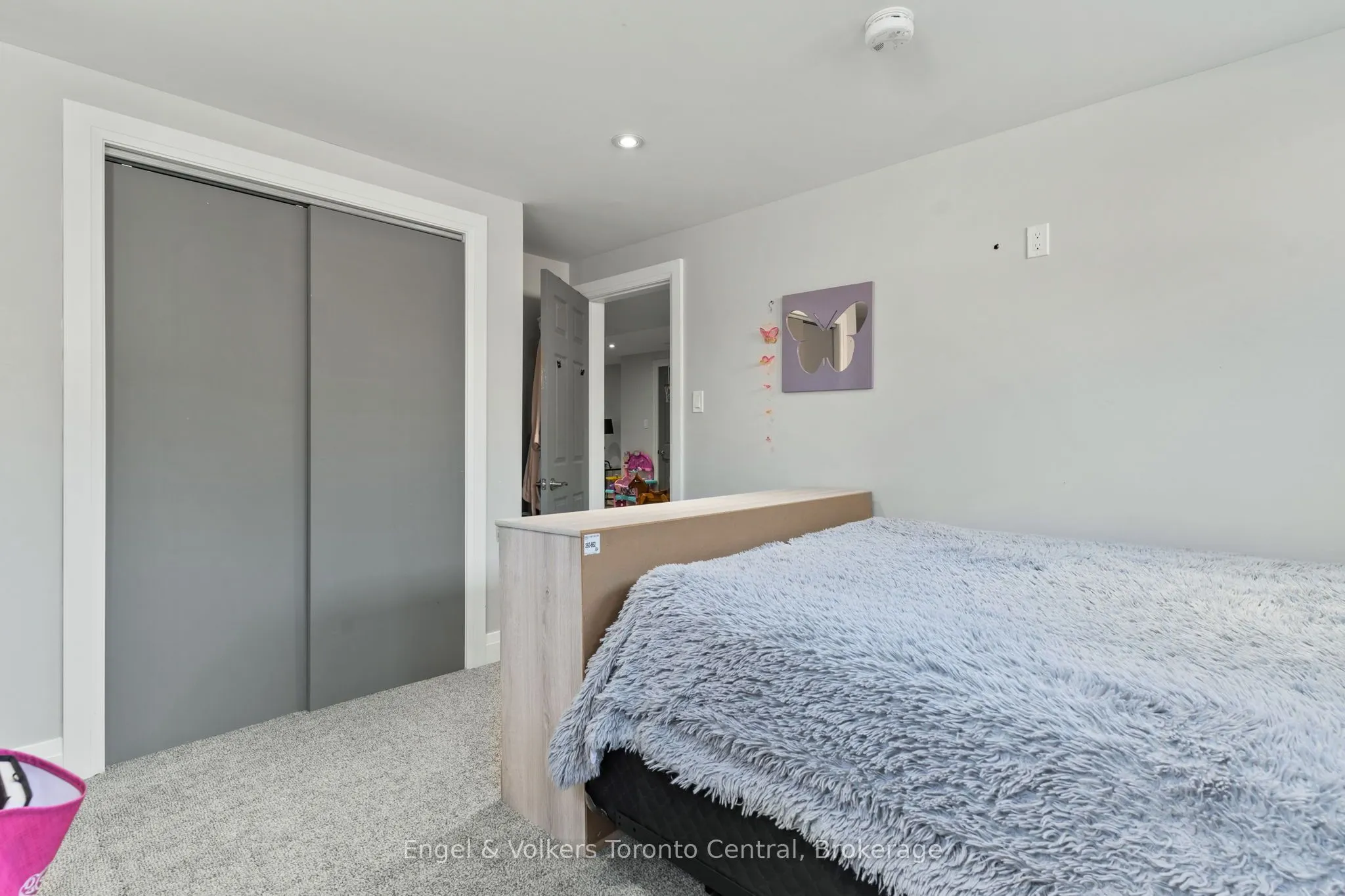 583 6th Street W