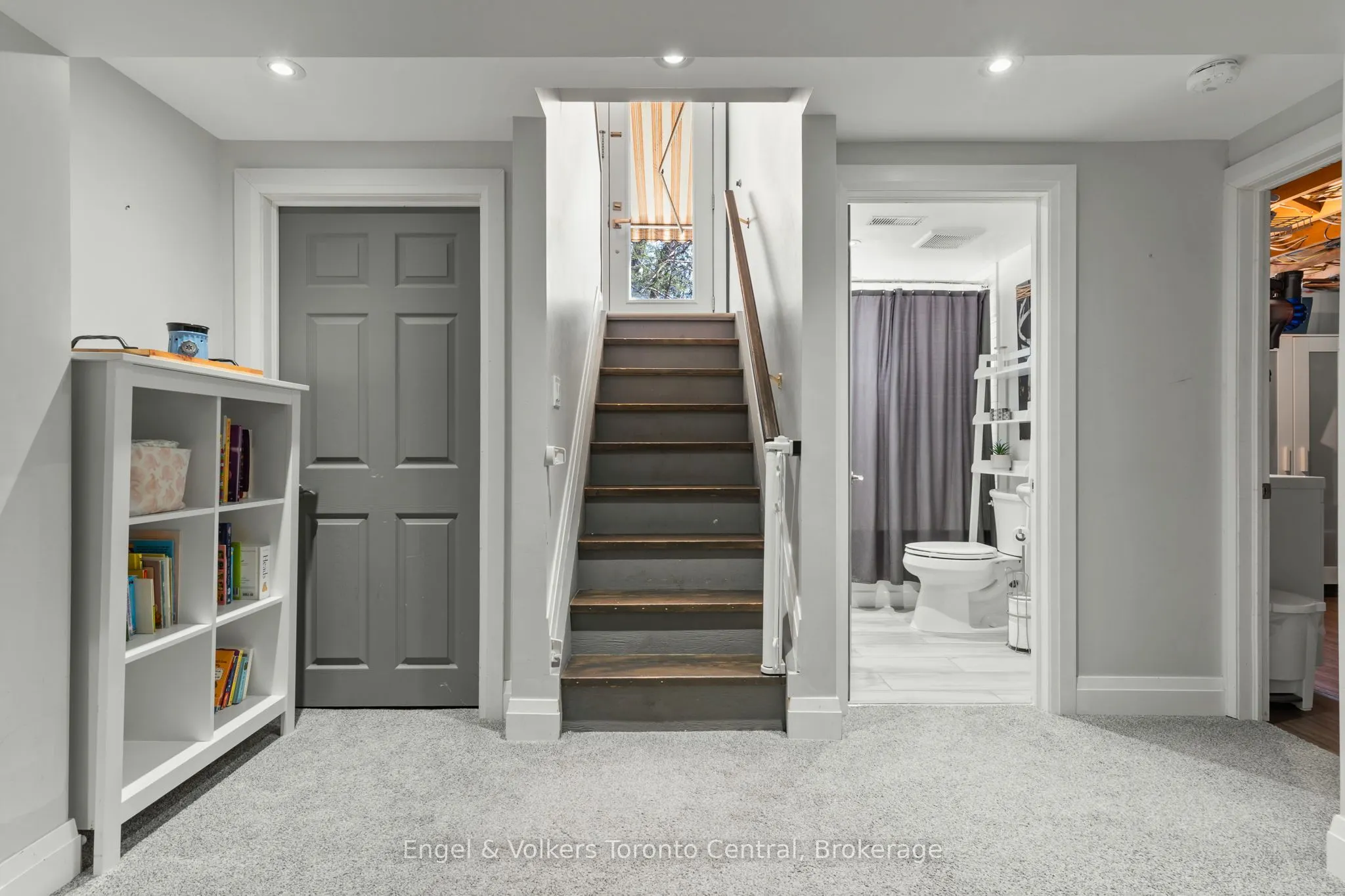 583 6th Street W