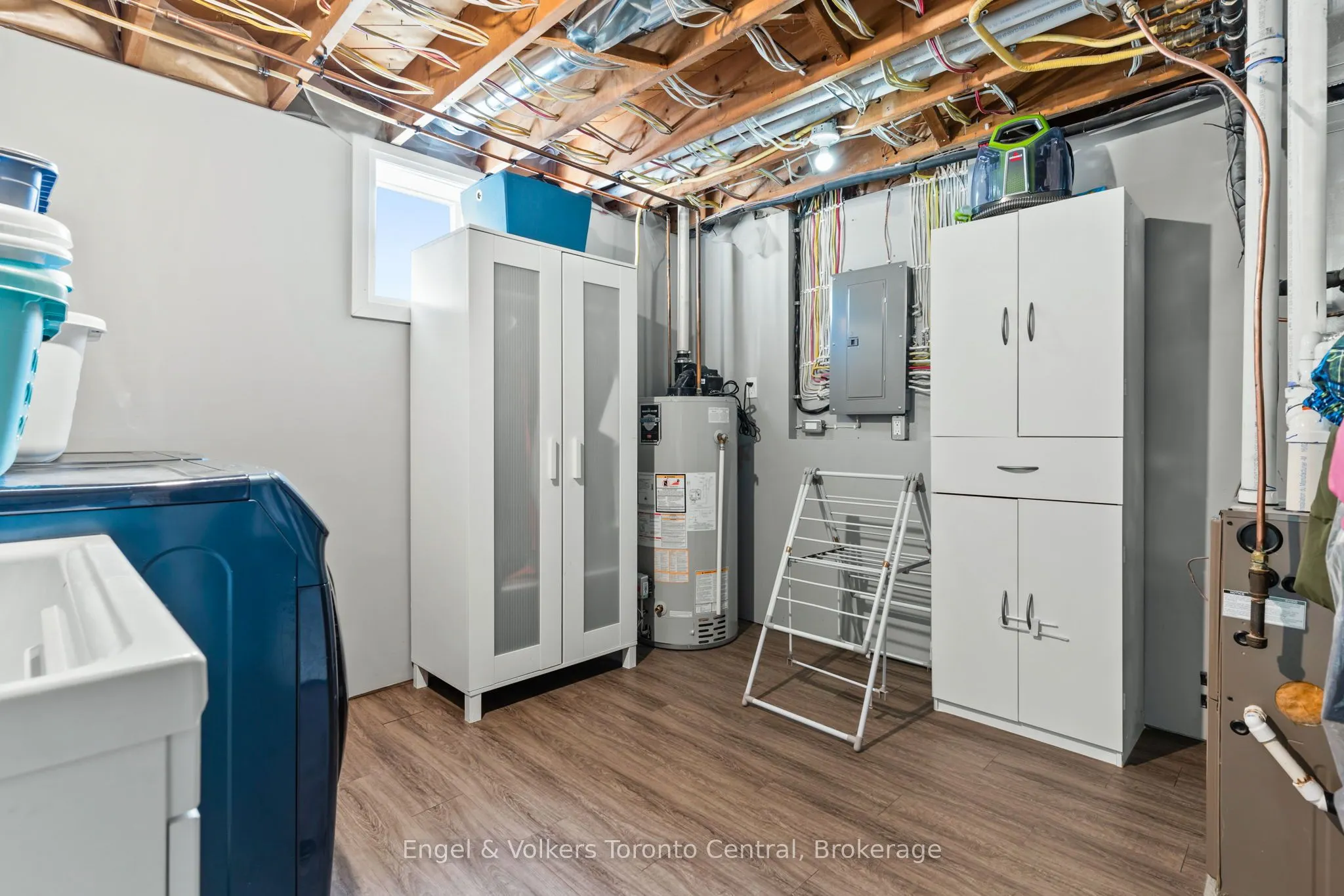 583 6th Street W