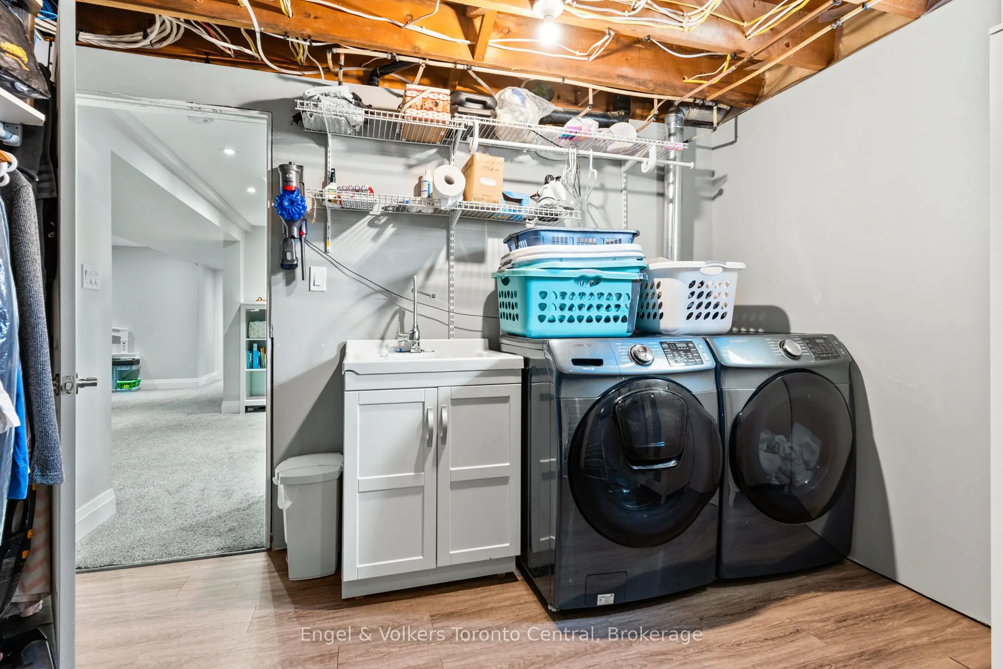 583 6th Street W