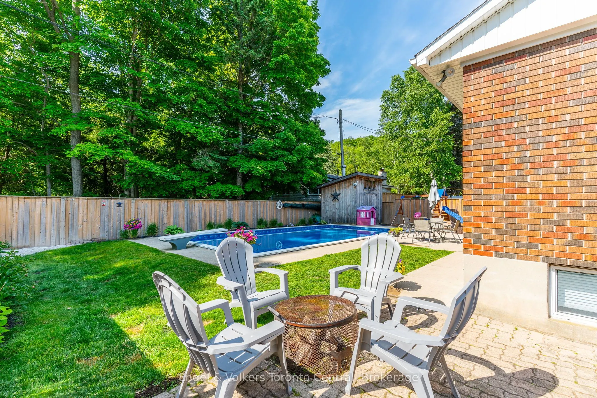 583 6th Street W