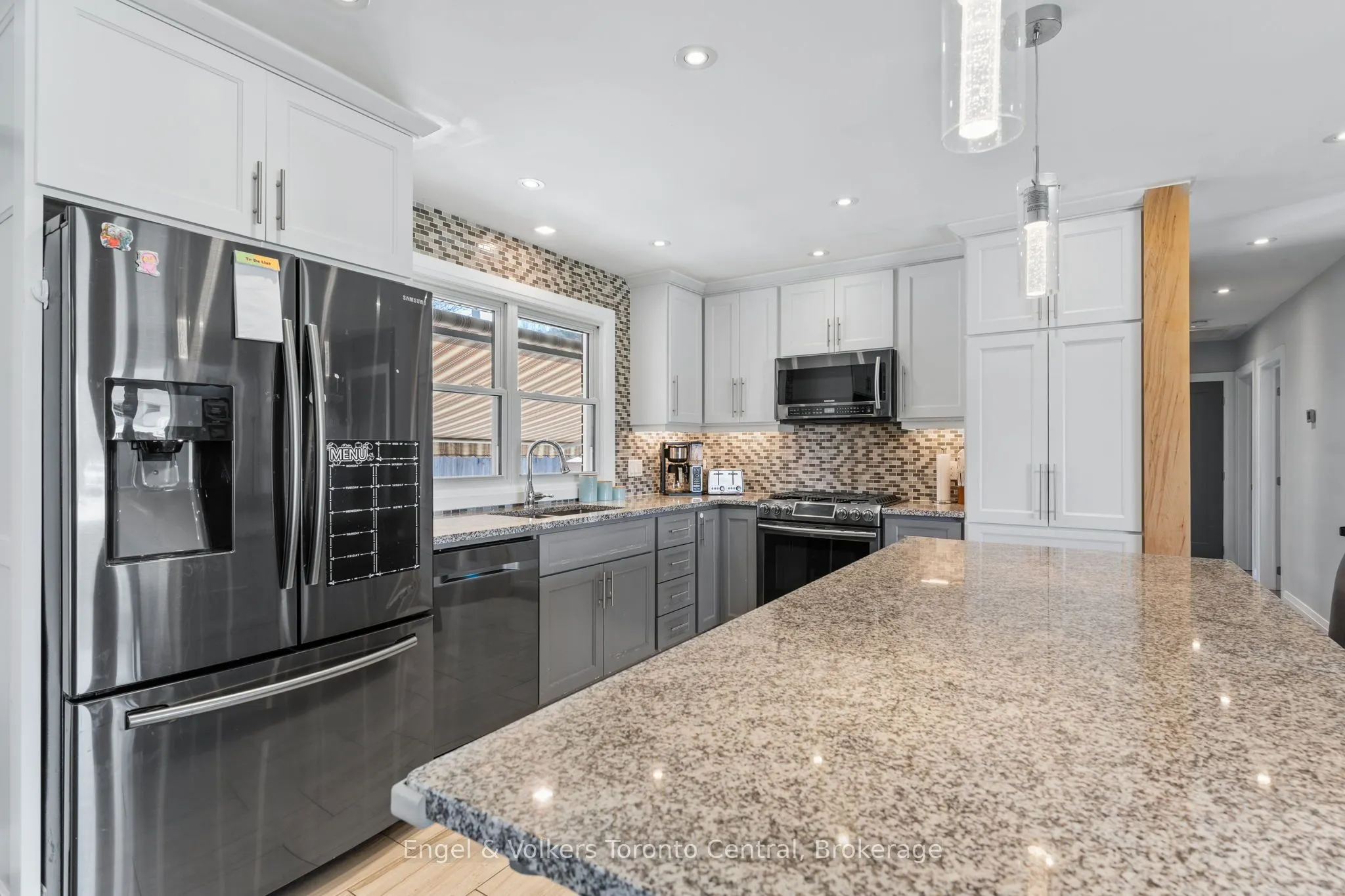 583 6th Street W