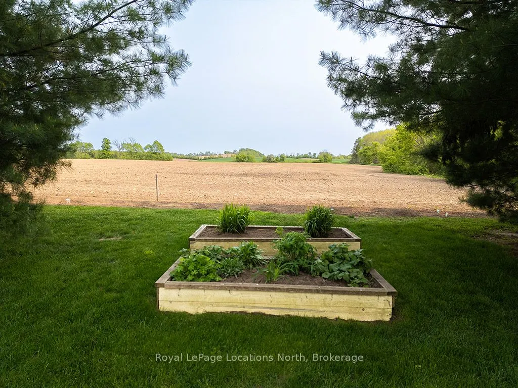 086050 7 Side Road
