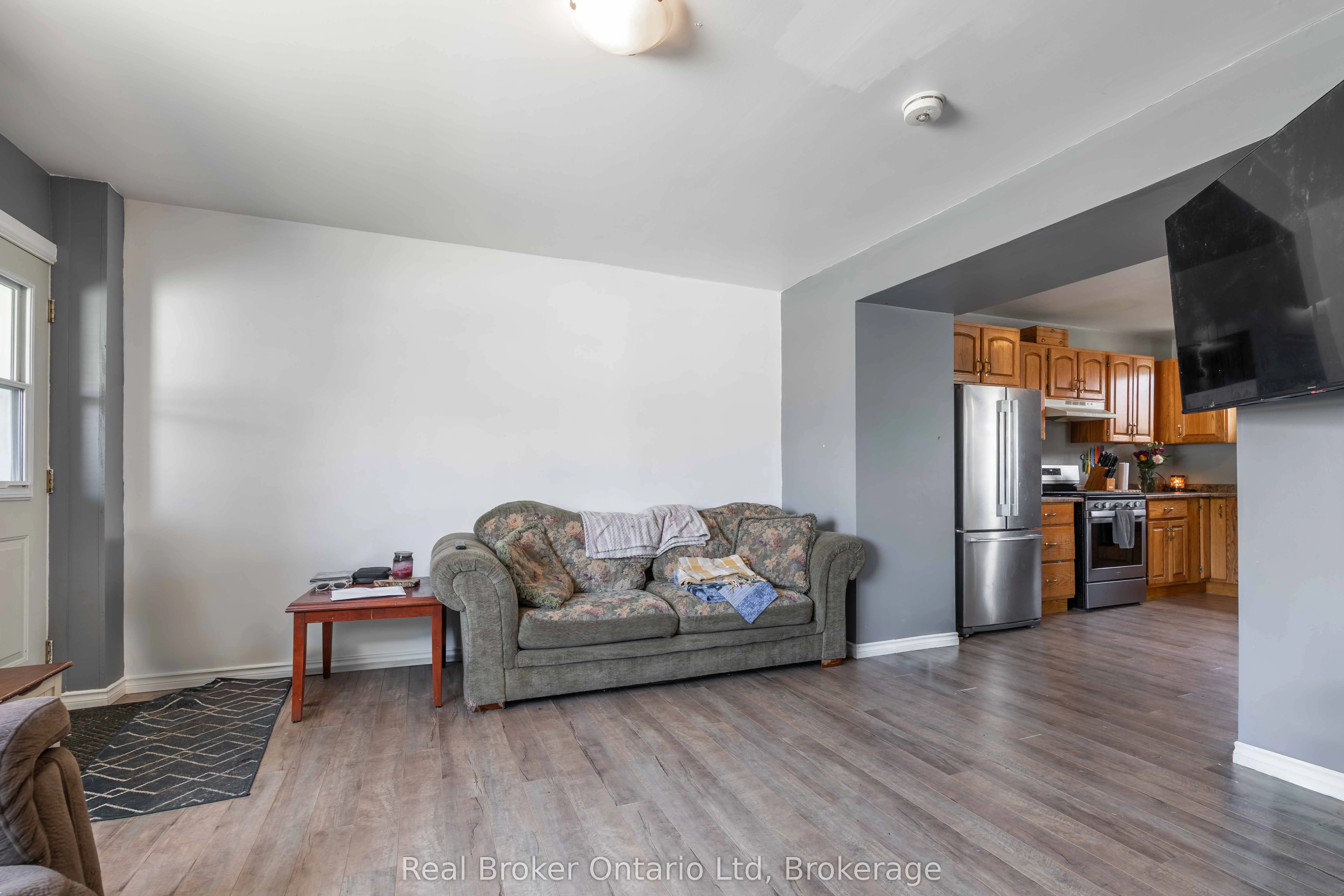 293 11th Street E