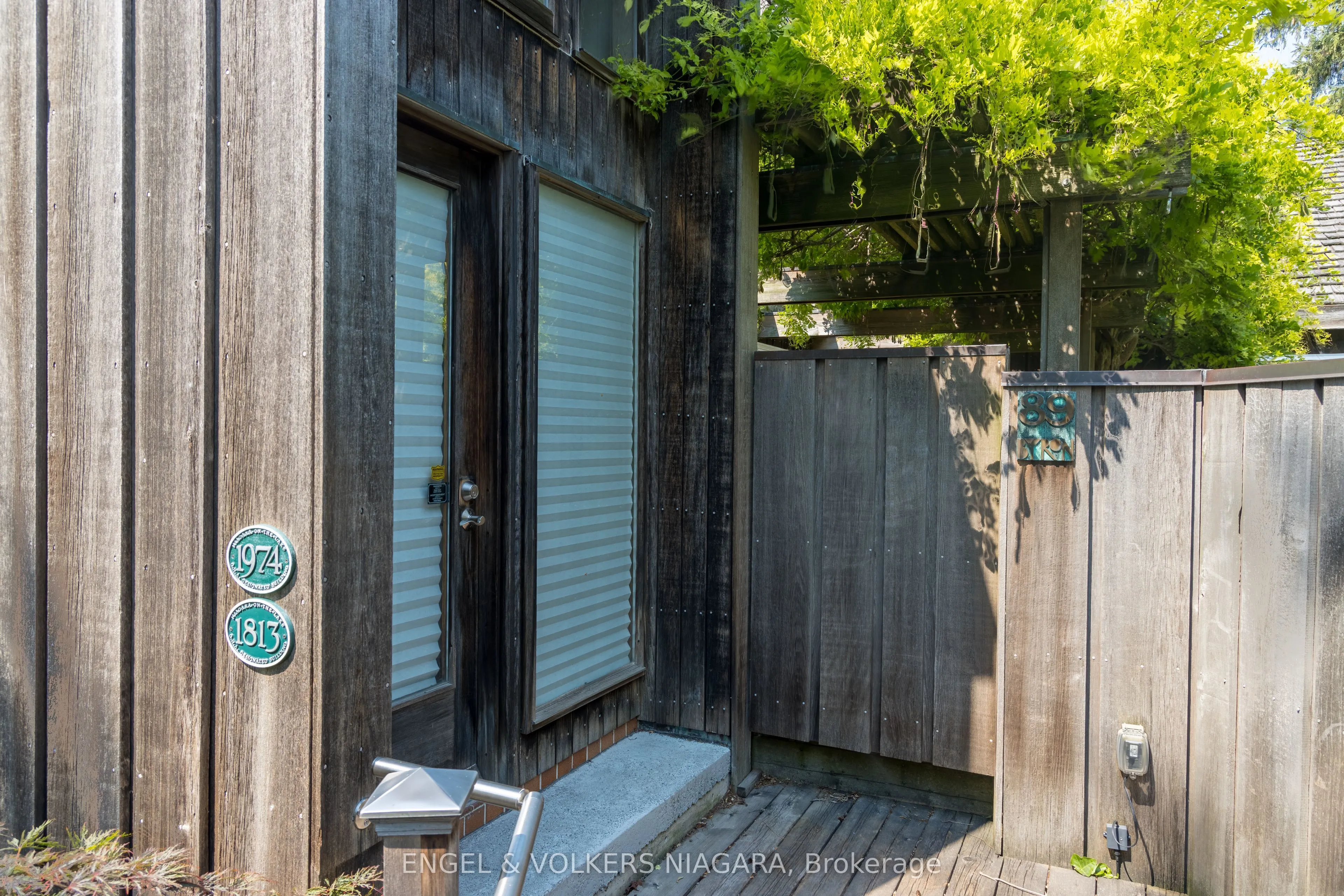 89 BYRON Street