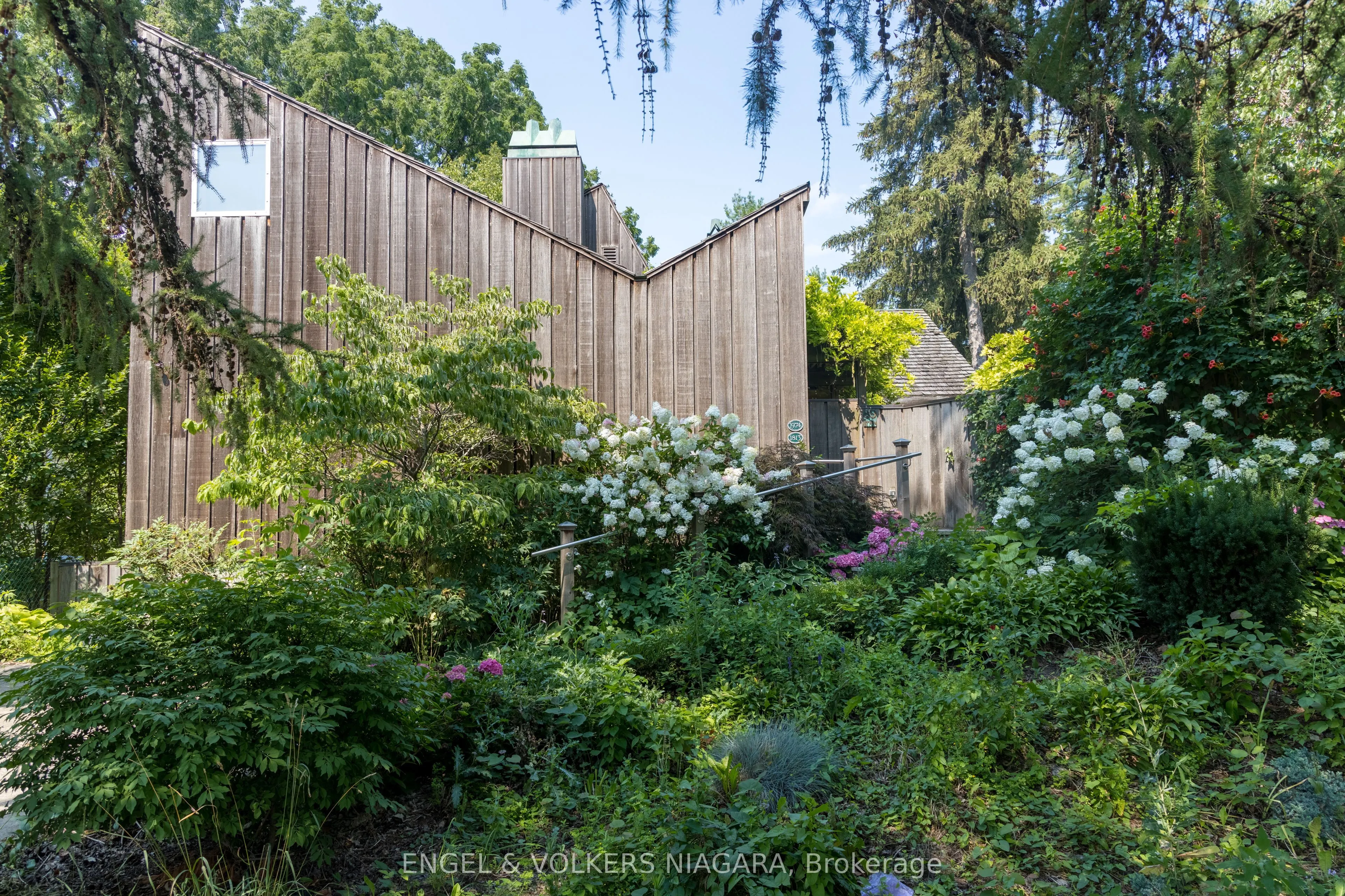 89 BYRON Street