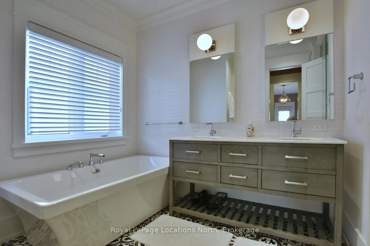 277 JOZO WEIDER Boulevard #902