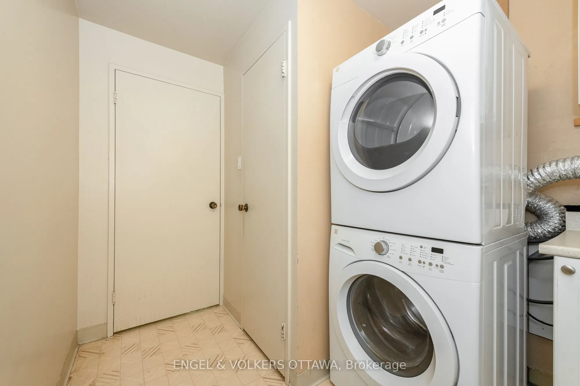 373 LAURIER Avenue E, #906