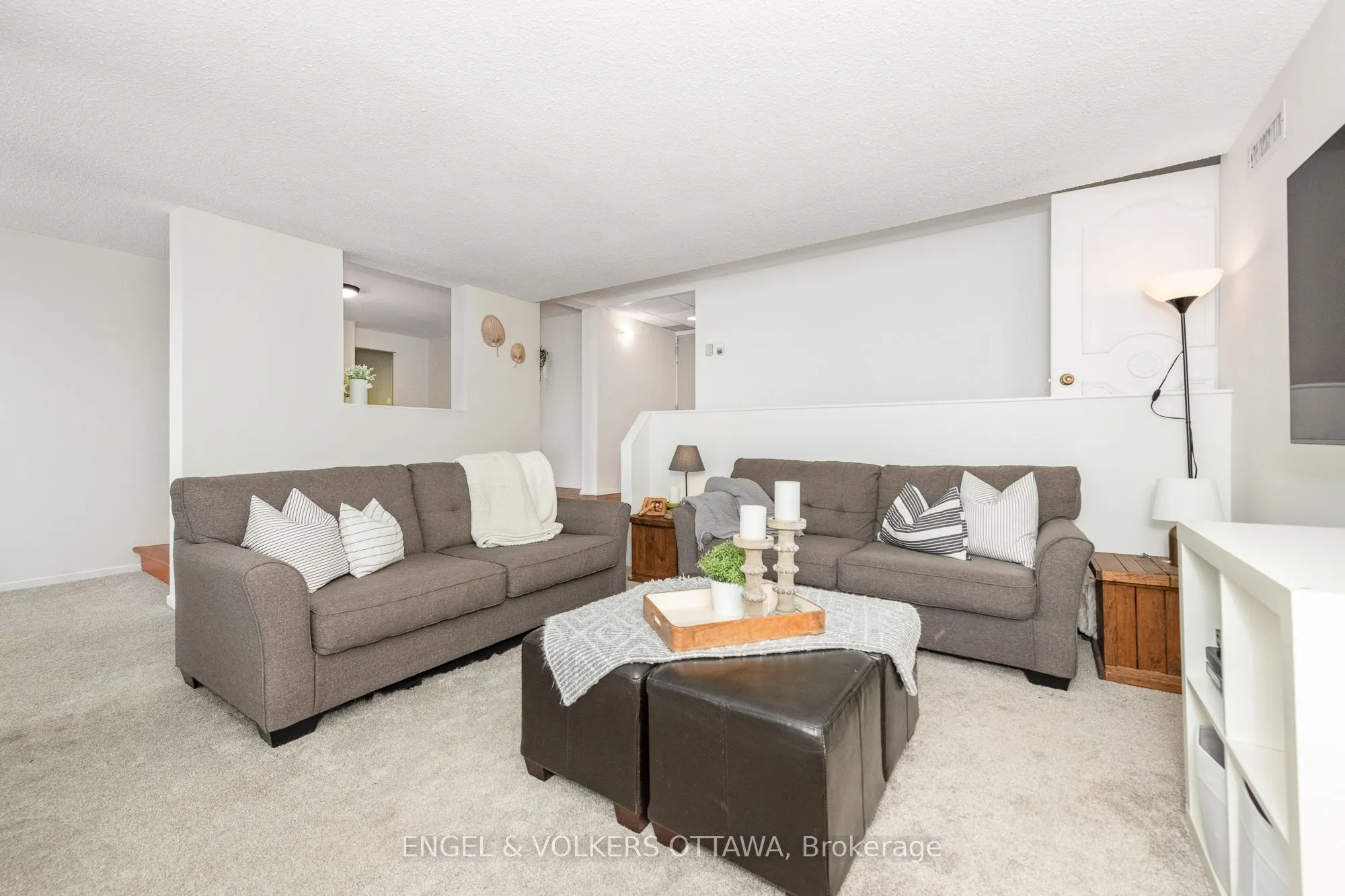 373 LAURIER Avenue E, #906