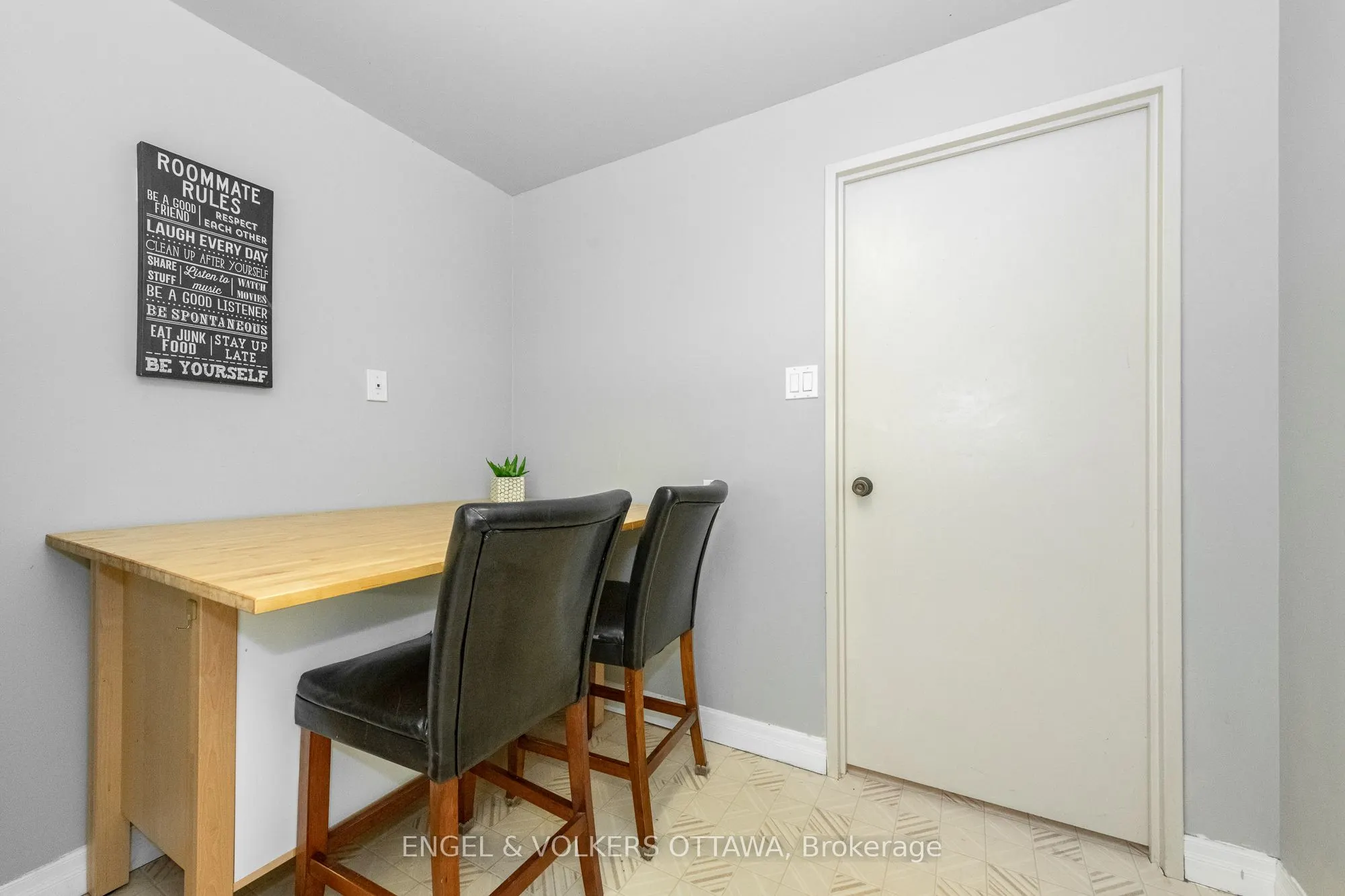 373 LAURIER Avenue E, #906