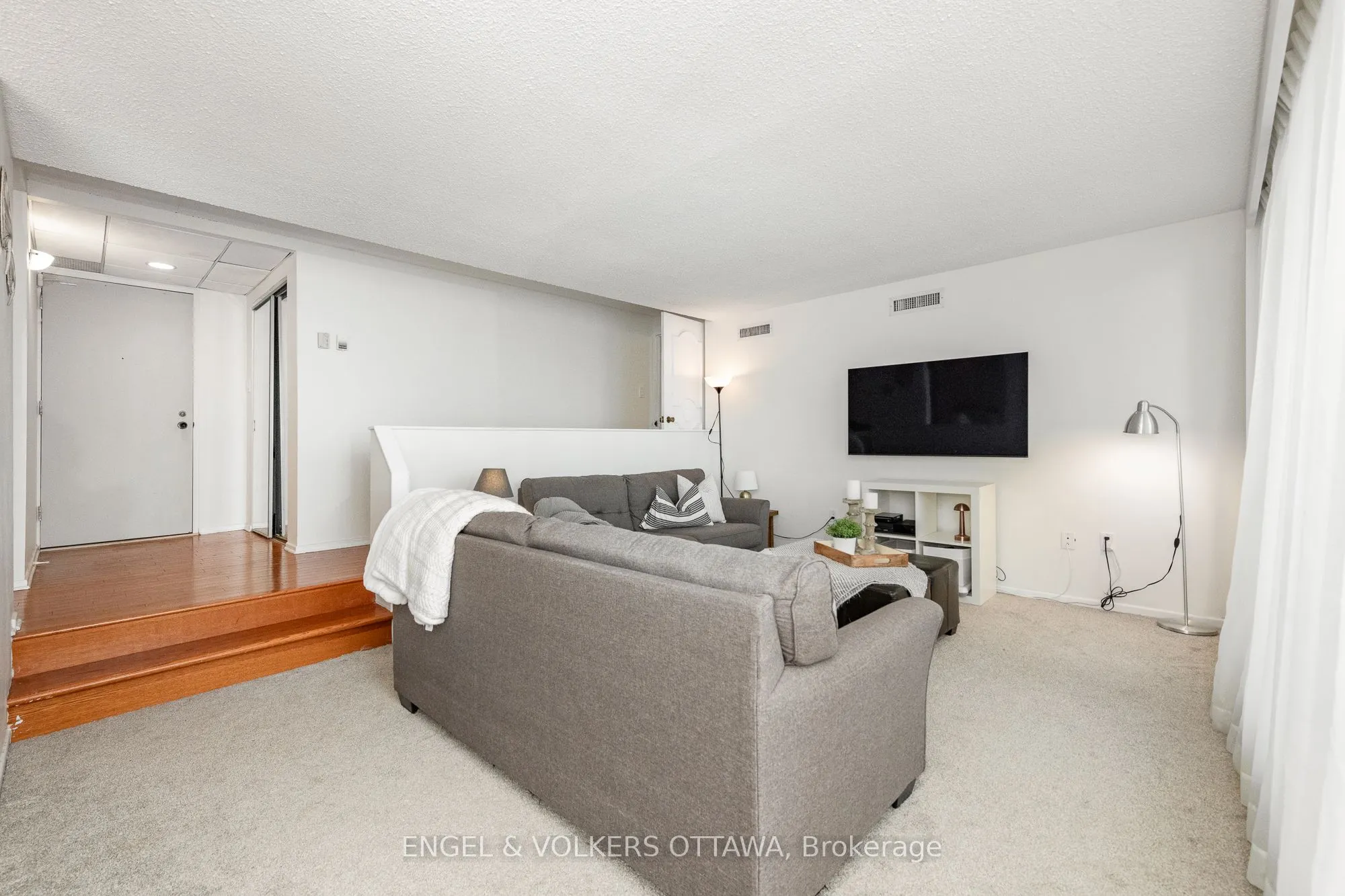 373 LAURIER Avenue E, #906